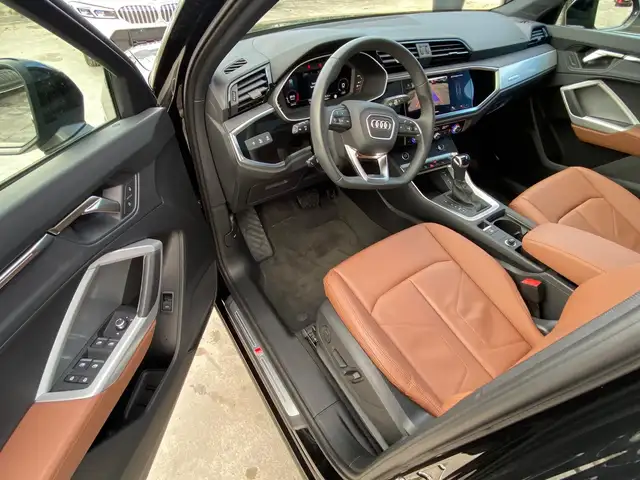 Audi Q3 view 10