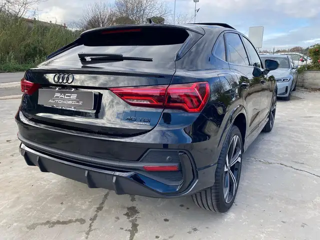 Audi Q3 view 14