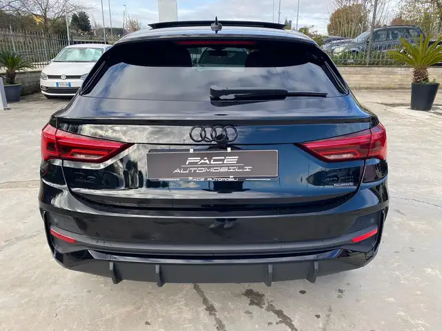 Audi Q3 view 15
