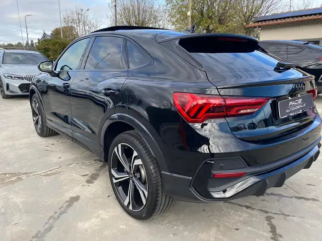 Audi Q3 view 11