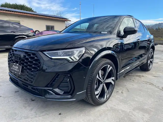Audi Q3 view 5