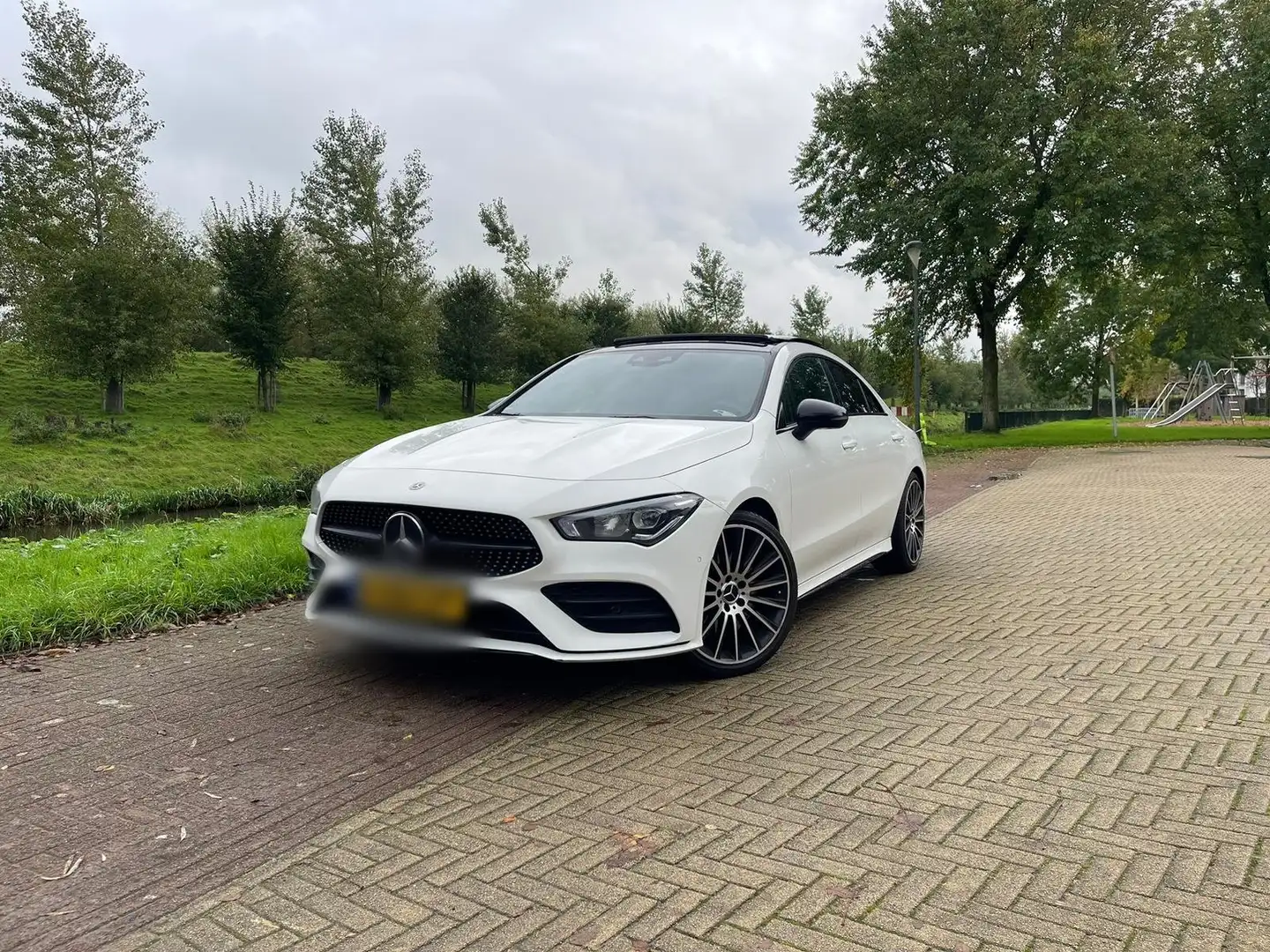 Mercedes-Benz CLA 250 250 Prem. Plus 224pk 2019 wit AMG-line fabriekgara Wit - 1