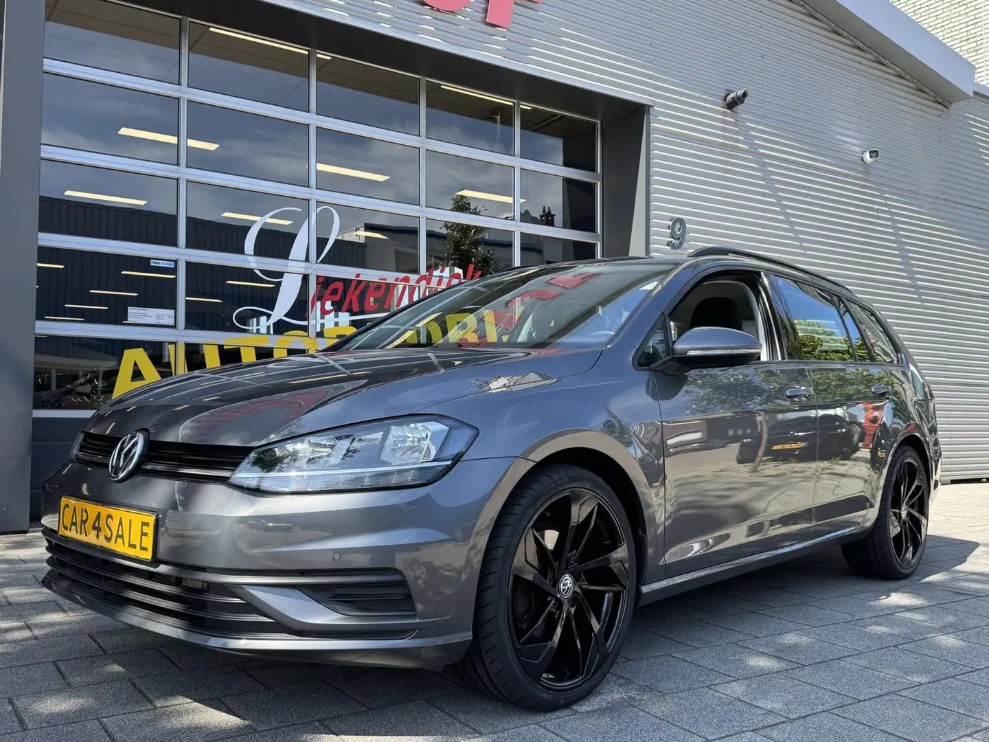 Volkswagen Golf Variant 1.0 TSI Trendline BMT - Airco I Sport velgen 19 in Grijs - 1