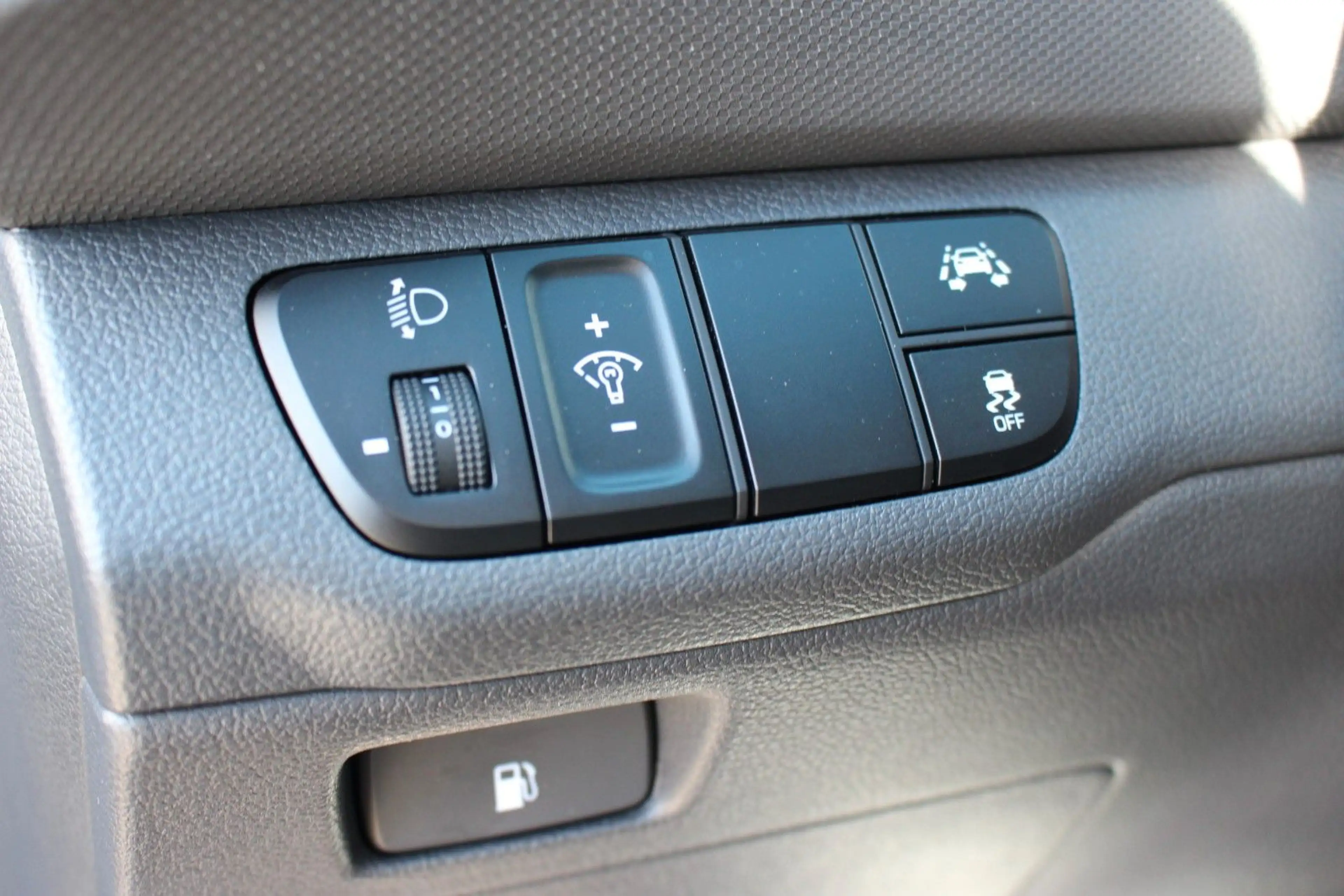 Hyundai IONIQ 1.6l GDi HYBRID/VOLL SHEFT/LED/NAVI/SHZ/ — photo 12