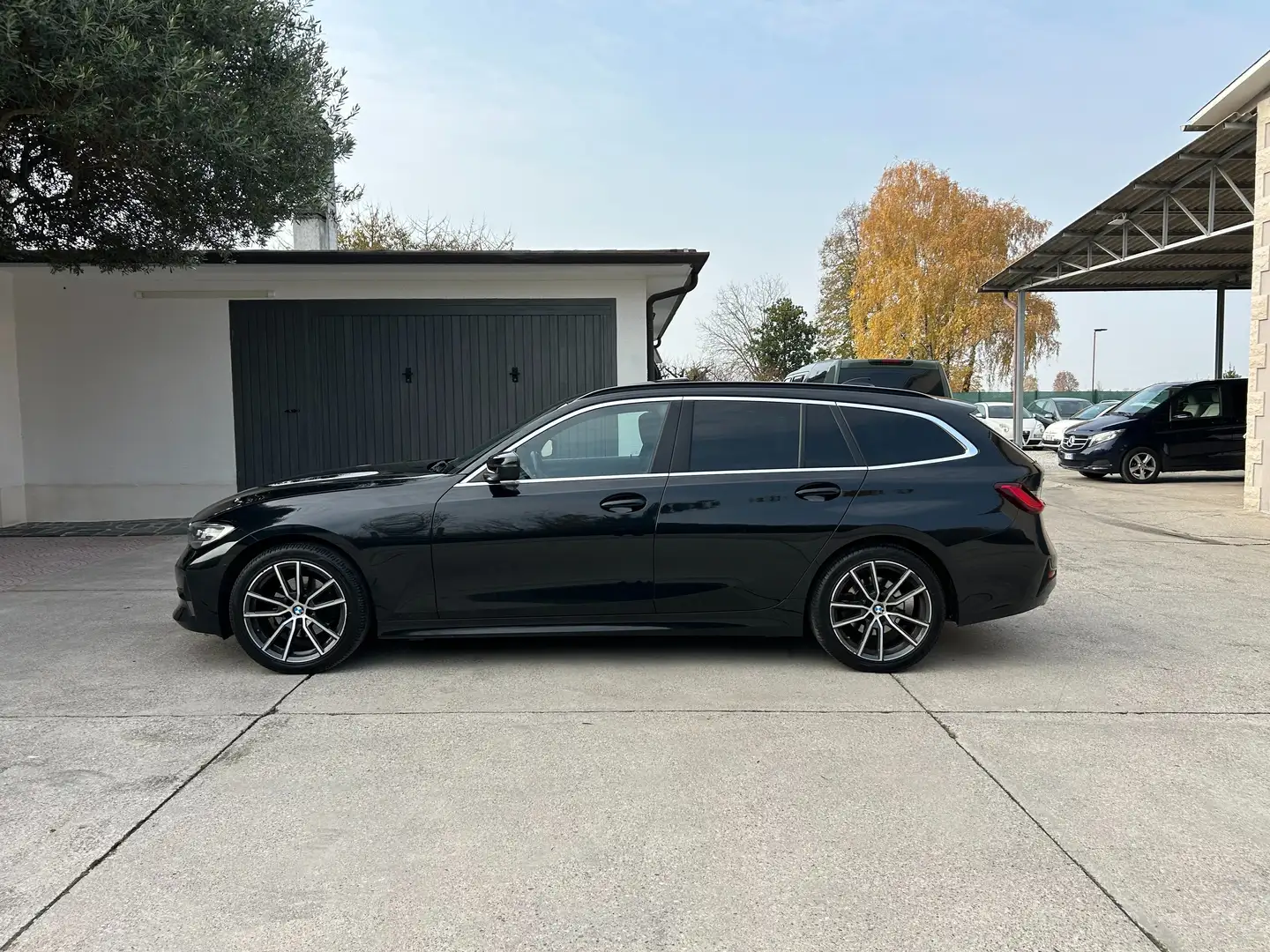BMW 320 d G21 Touring xdrive Sport auto Tetto pan. Led Zwart - 2