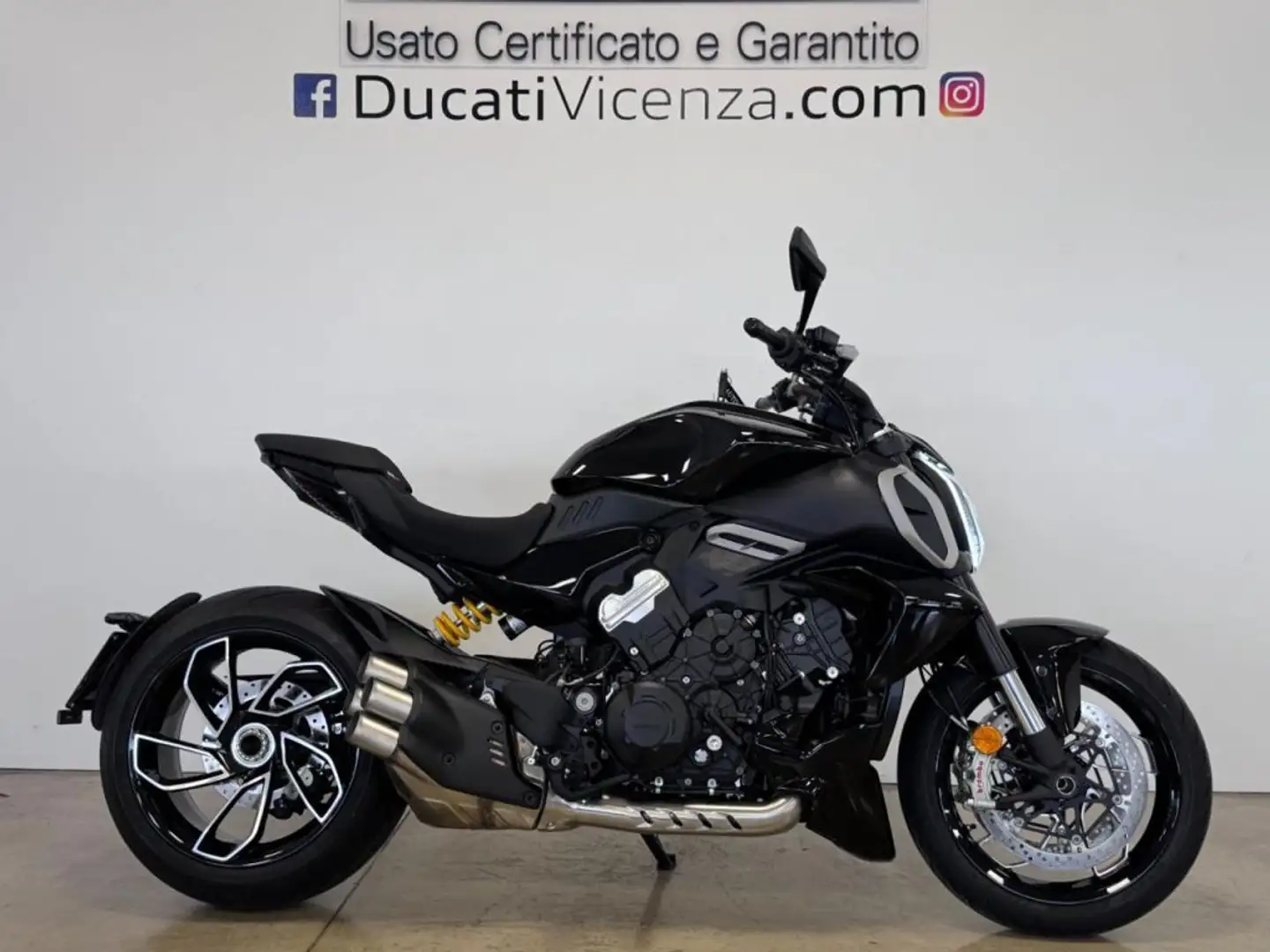 Ducati Diavel V 4 BLACK Negru - 1