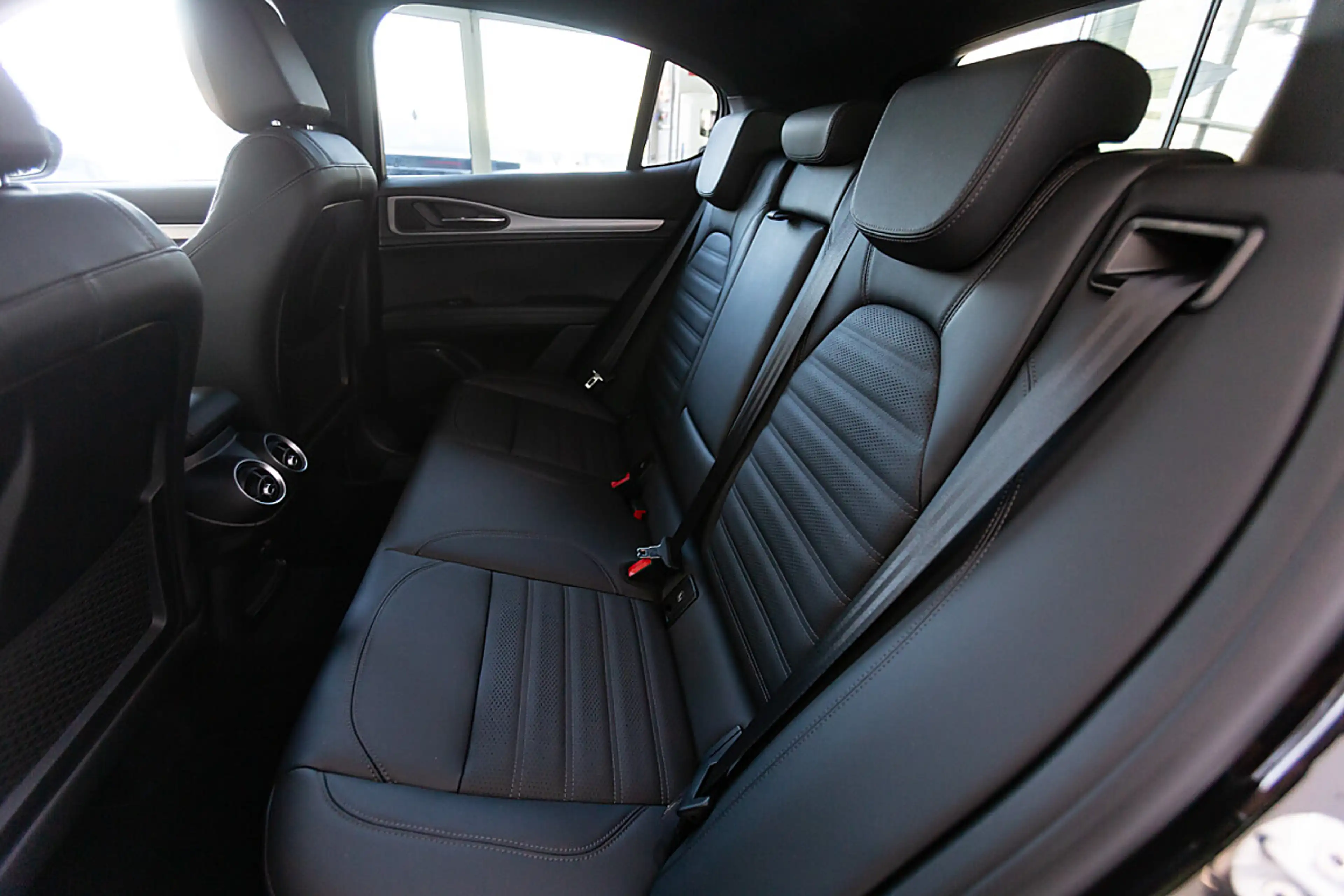 Alfa Romeo Stelvio 2.2 JTDM Veloce Q4 (EURO 6e) — photo 15