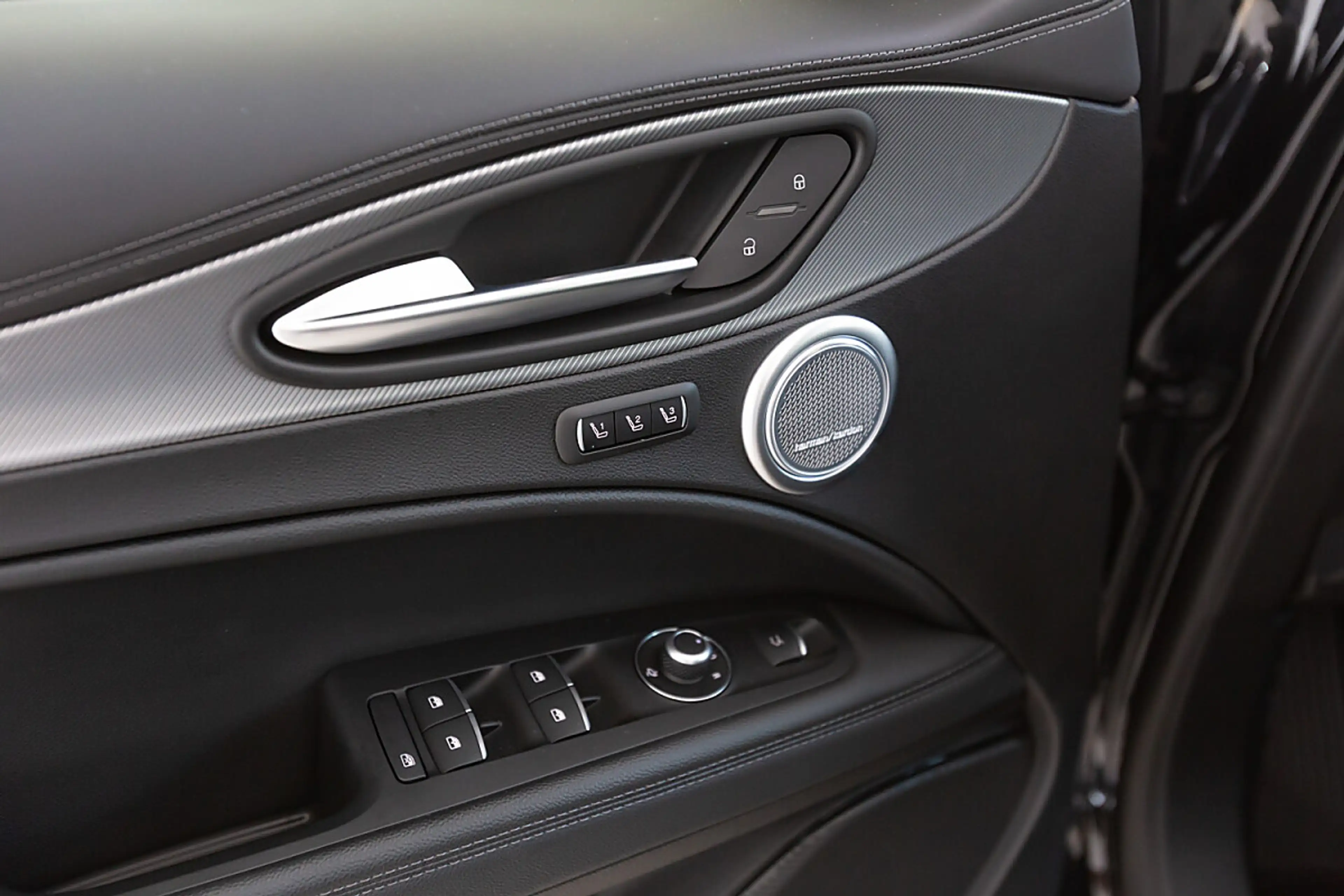 Alfa Romeo Stelvio 2.2 JTDM Veloce Q4 (EURO 6e) — photo 11