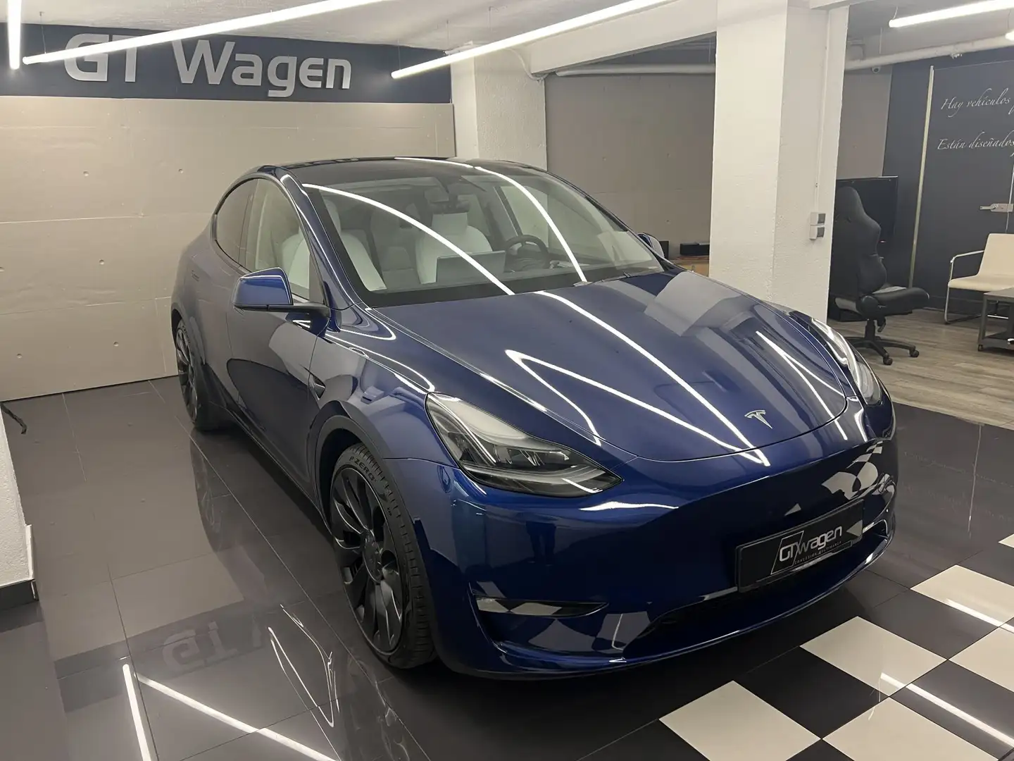 Tesla Model Y Performance 4WD Blau - 2