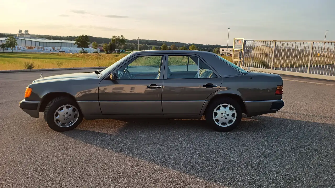 Mercedes-Benz 300 W124, foto 4