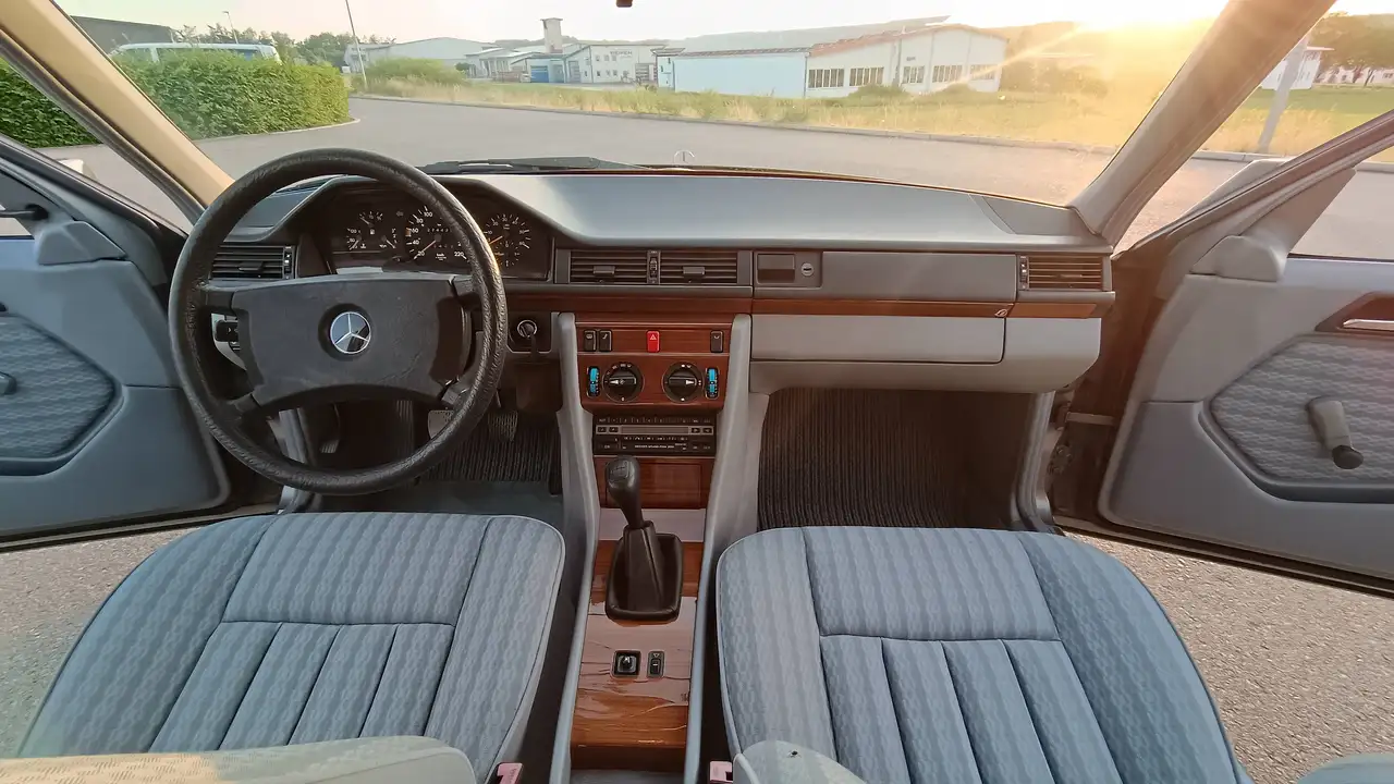 Mercedes-Benz 300 W124, foto 11