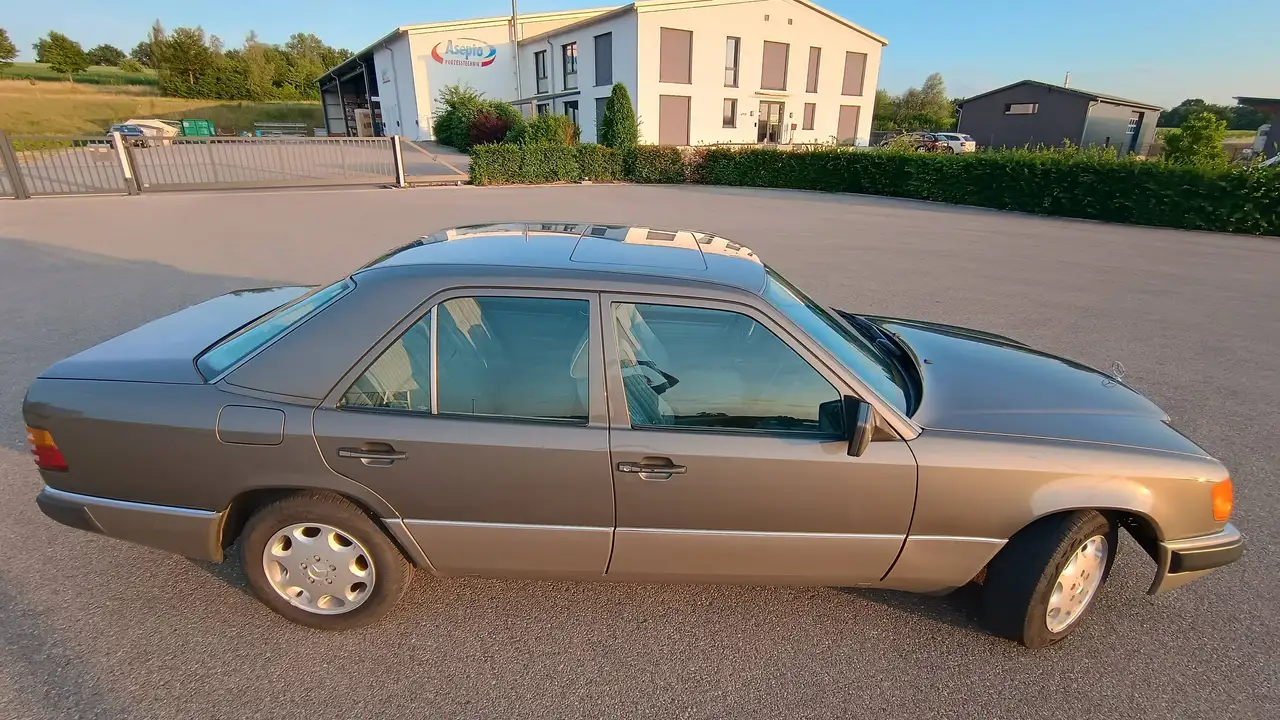 Mercedes-Benz 300 W124, foto 9