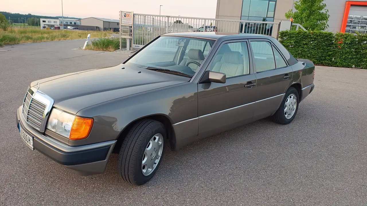 Mercedes-Benz 300 W124, foto 2