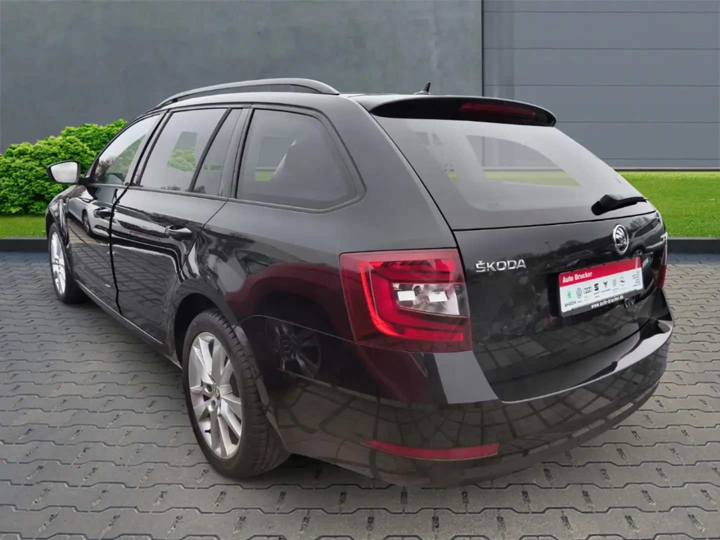 Skoda Octavia Combi Clever 1.6 TDI+Alufelgen+Navi+Klimaautomatik Schwarz - 2