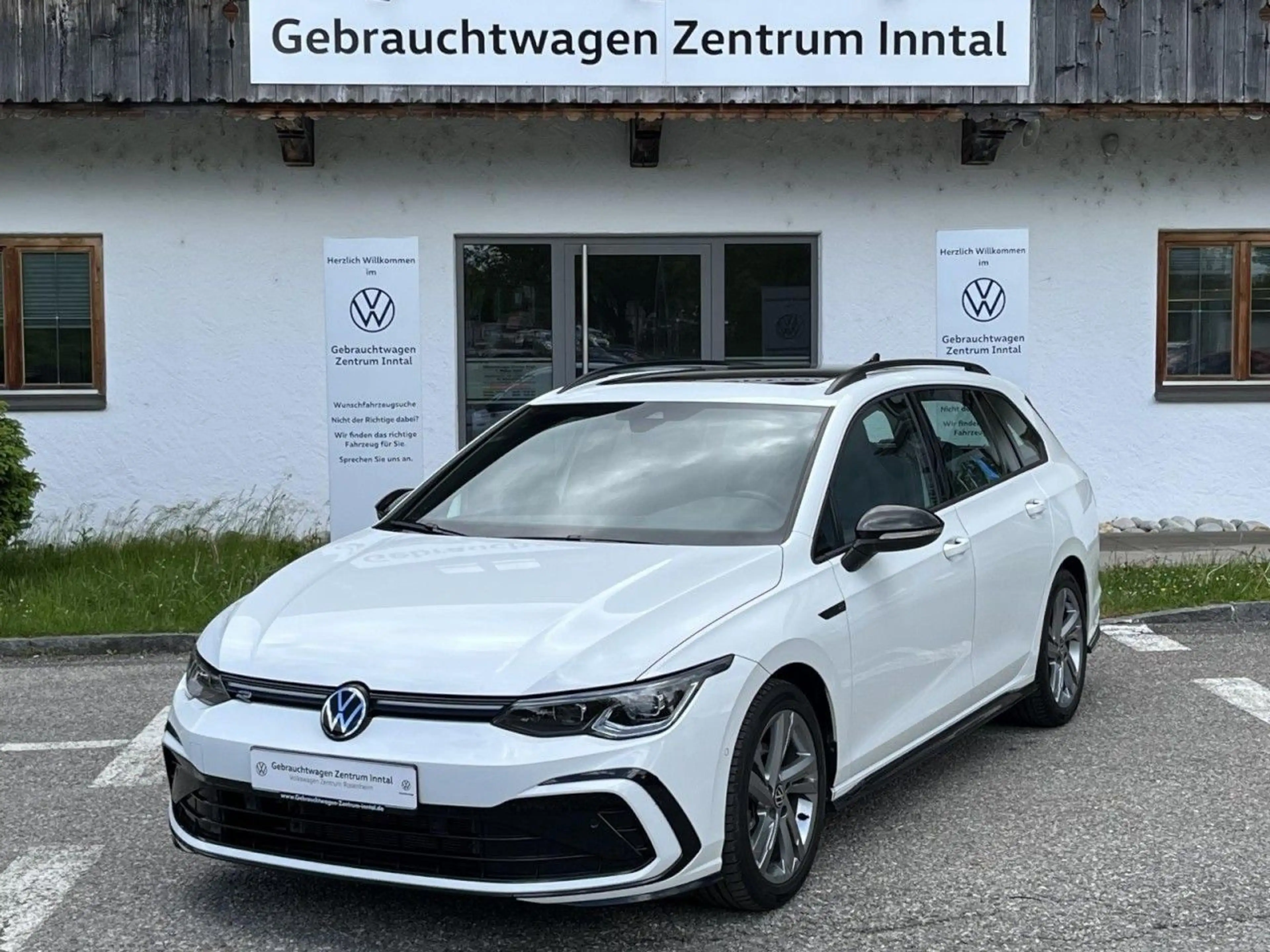 Volkswagen Golf Variant Golf VIII Variant 1,5 eTSI DSG R-Line (BlackStyl — photo 3