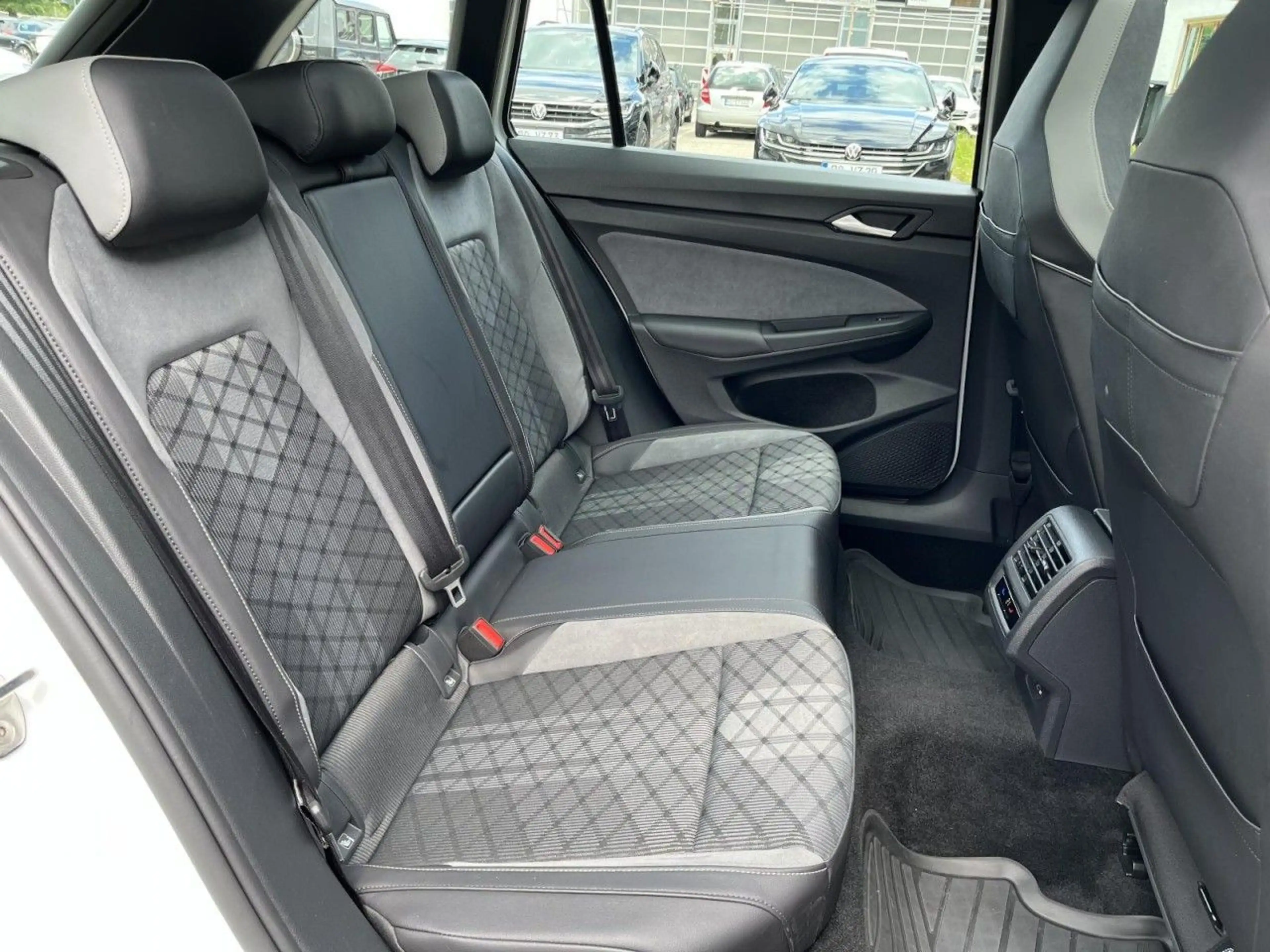 Volkswagen Golf Variant Golf VIII Variant 1,5 eTSI DSG R-Line (BlackStyl — photo 12