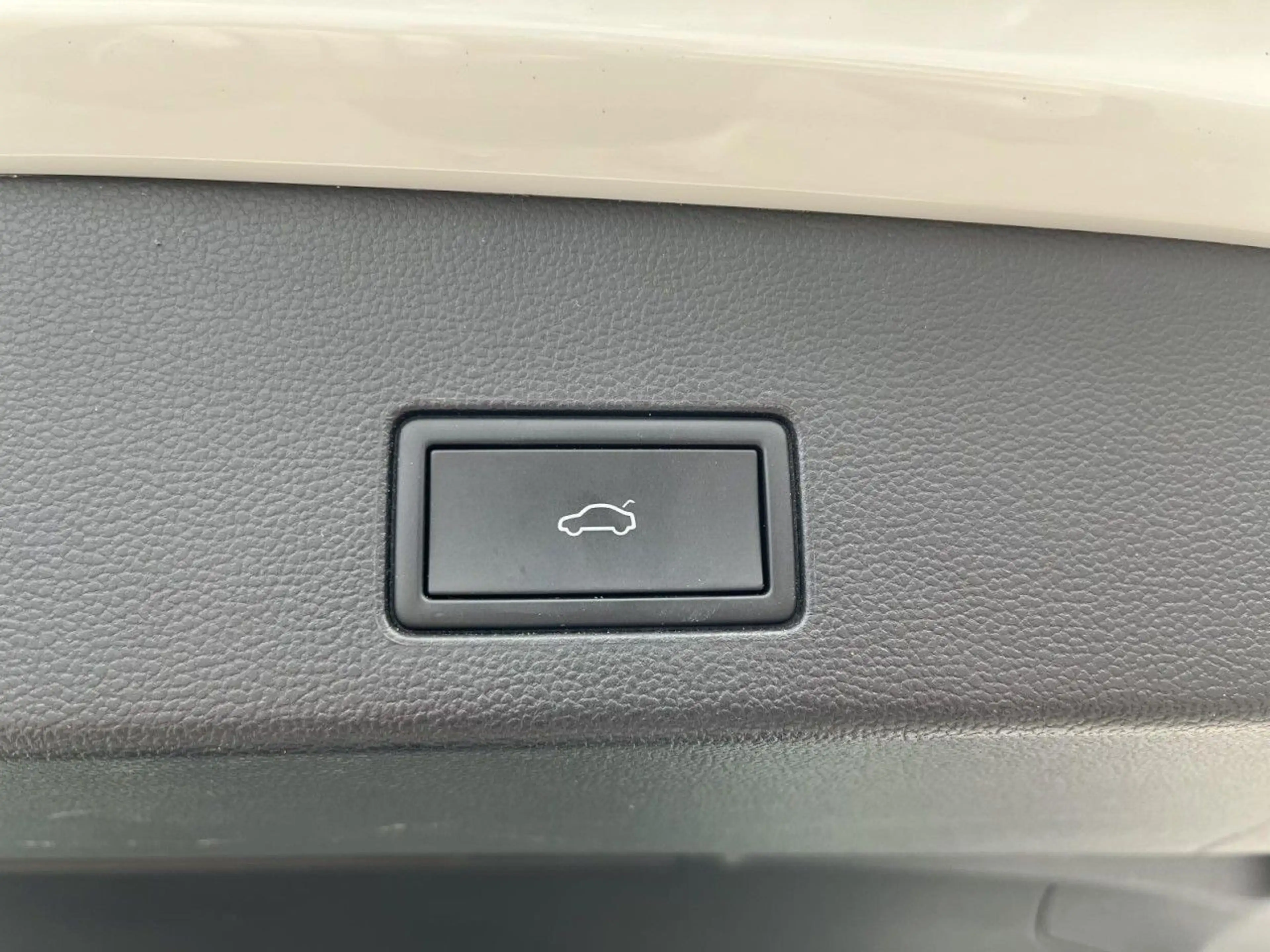 Volkswagen Golf Variant Golf VIII Variant 1,5 eTSI DSG R-Line (BlackStyl — photo 9