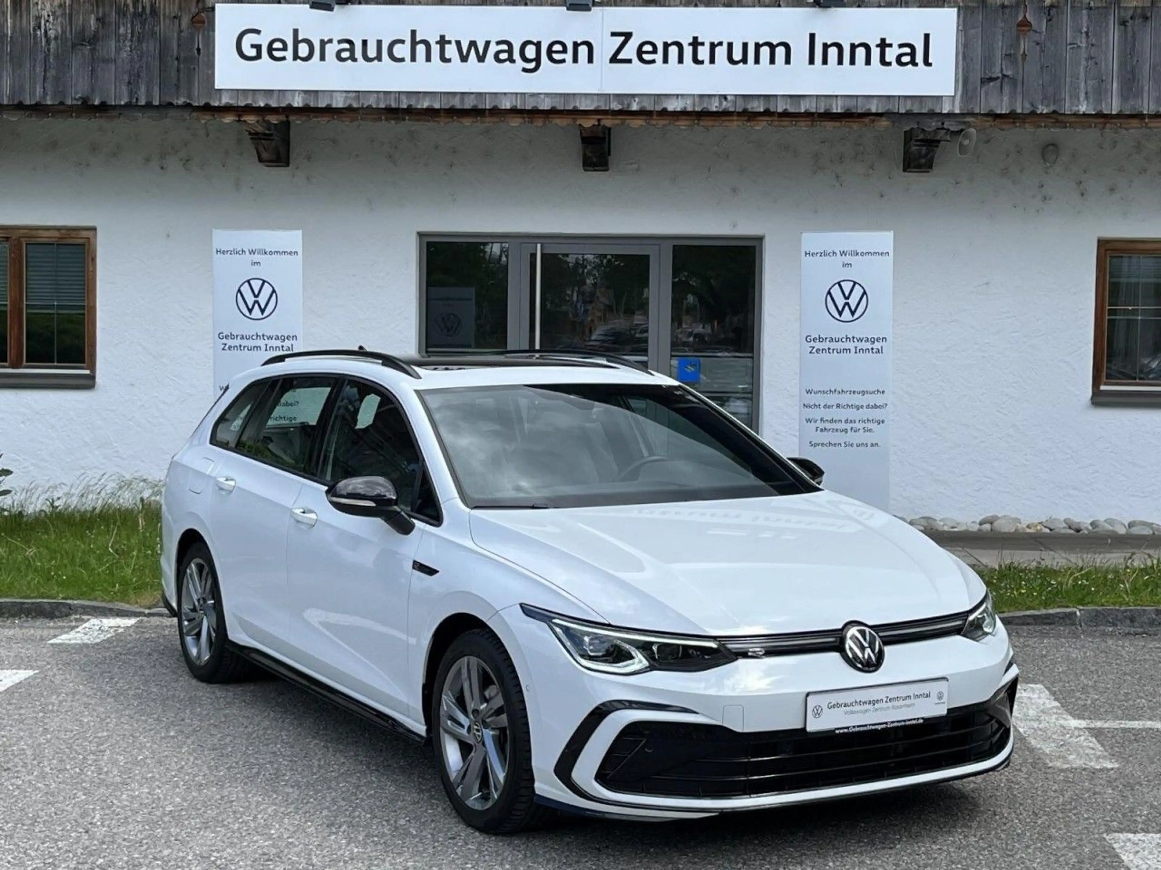 Volkswagen Golf Variant Golf VIII Variant 1,5 eTSI DSG R-Line (BlackStyl — photo 4