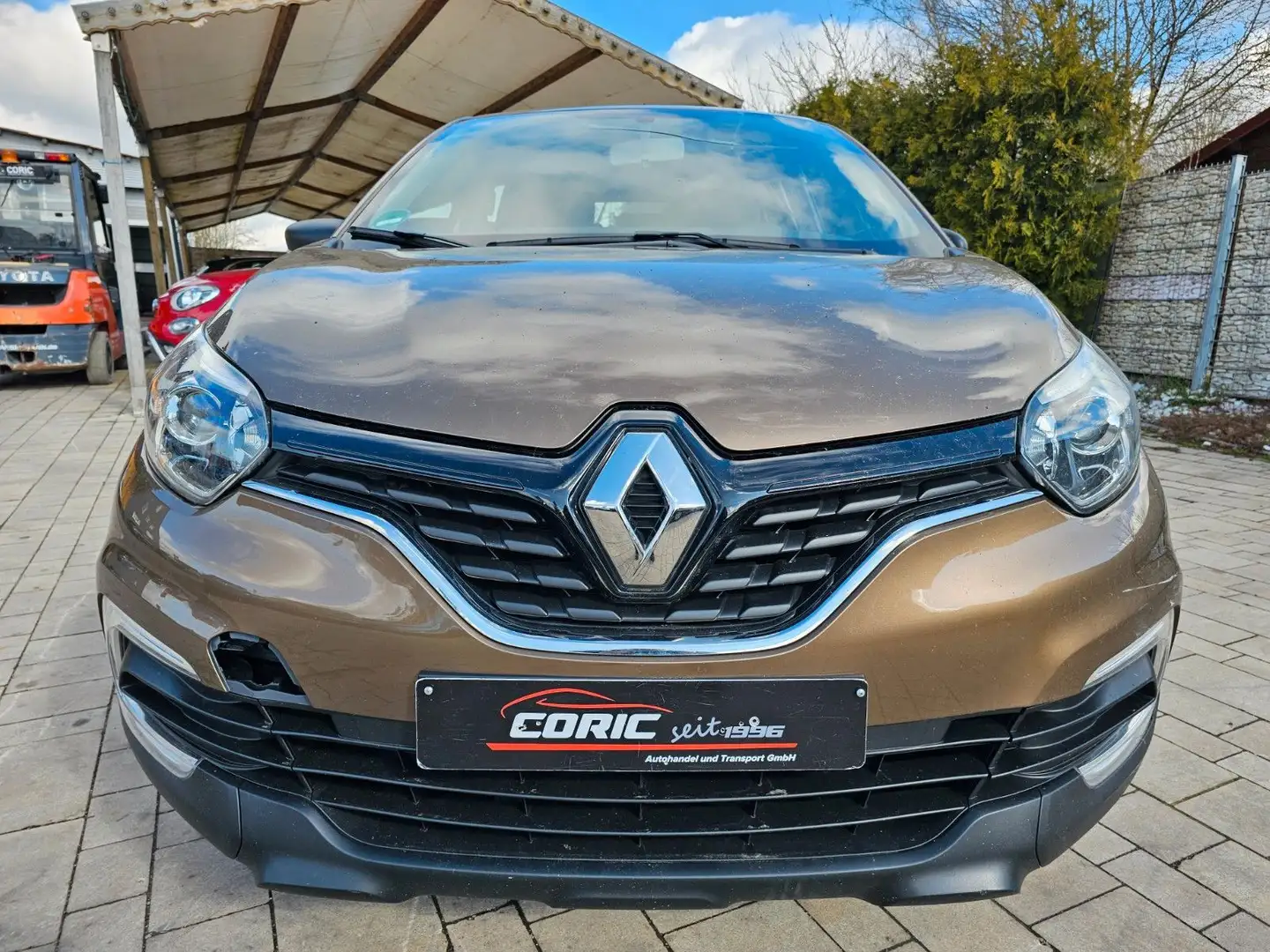 Renault Captur Life Braun - 1