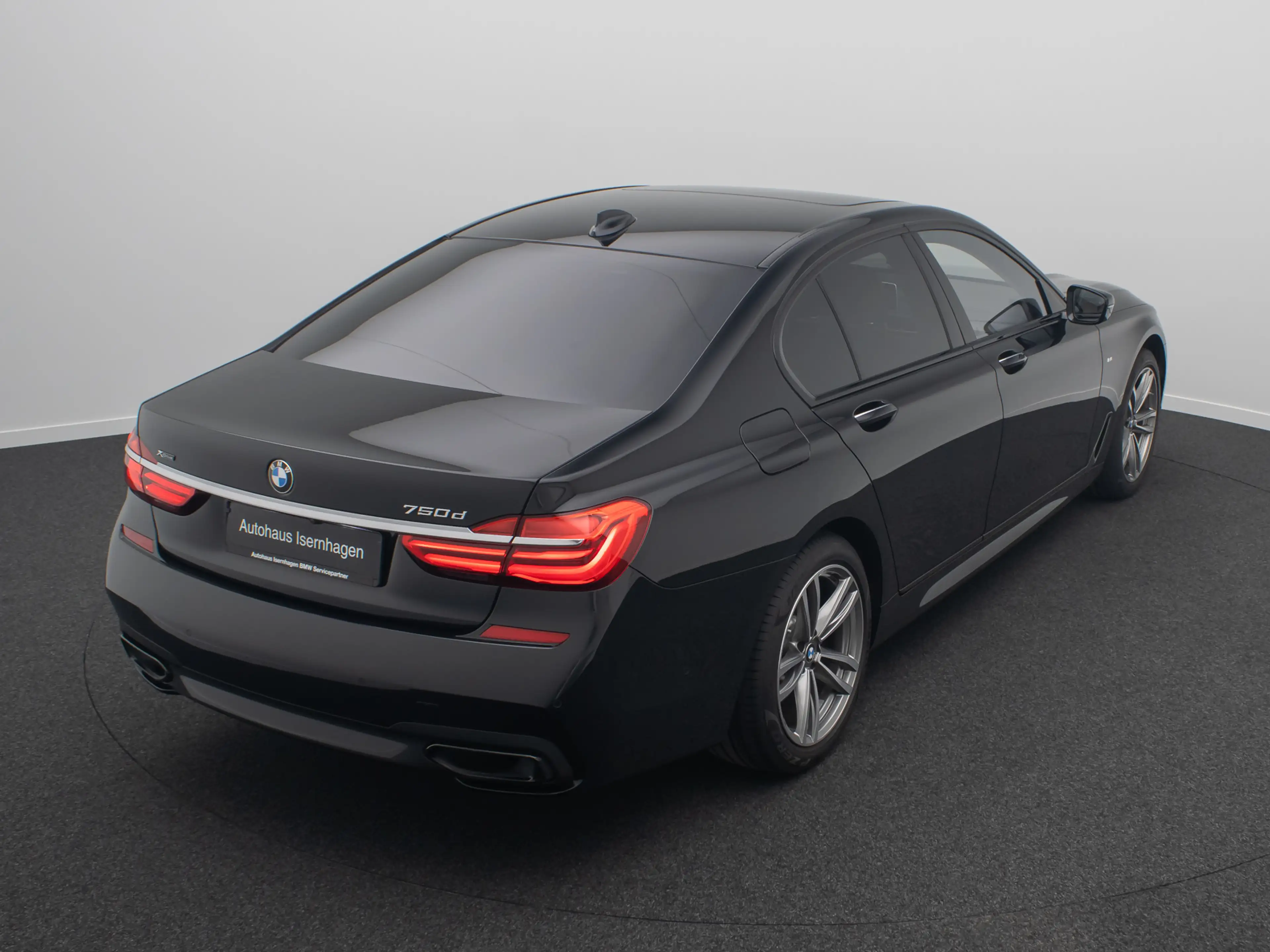 BMW 750 M Sport 360° Massage FondEnt Laser Voll — photo 7