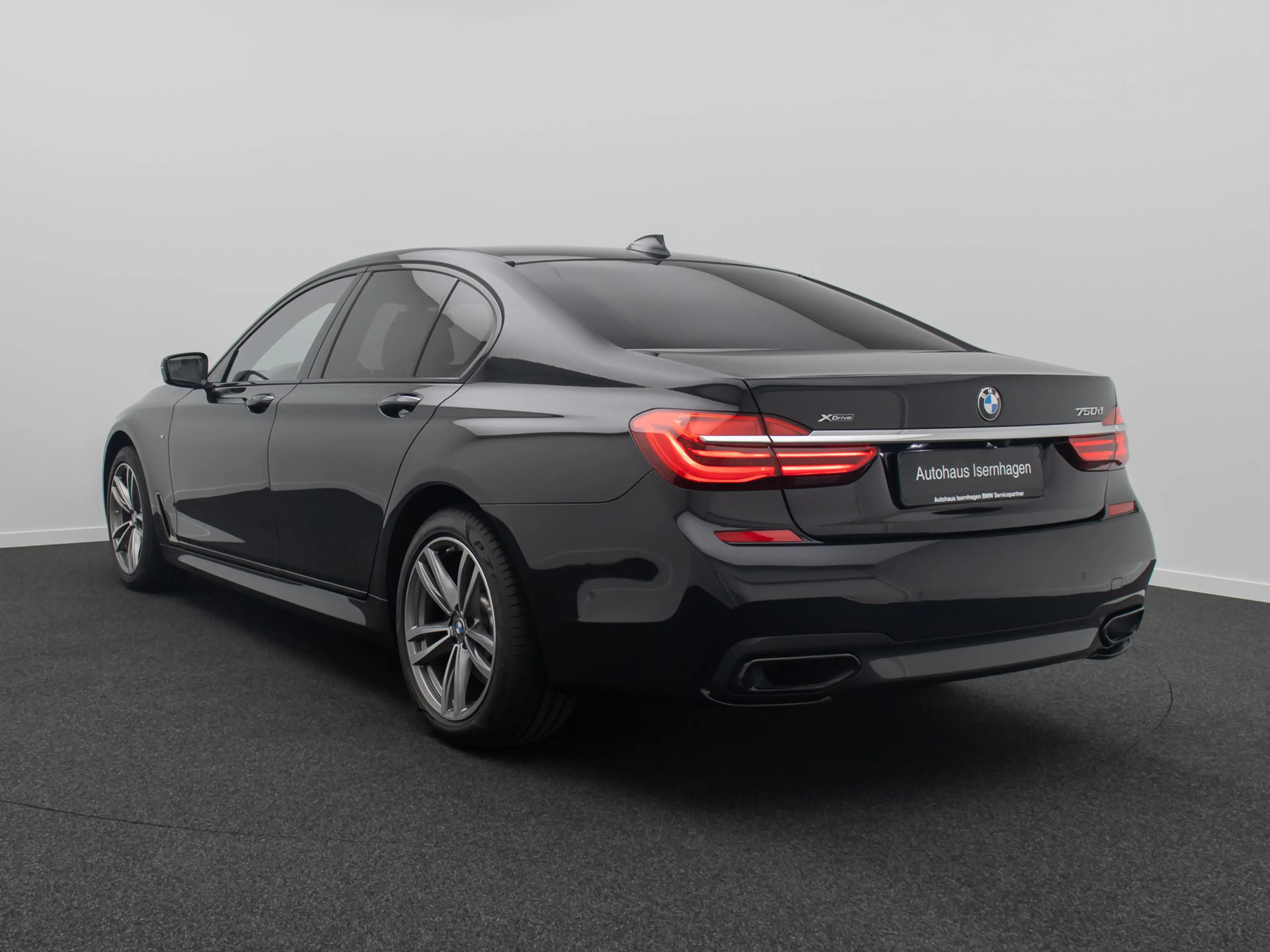 BMW 750 M Sport 360° Massage FondEnt Laser Voll — photo 9