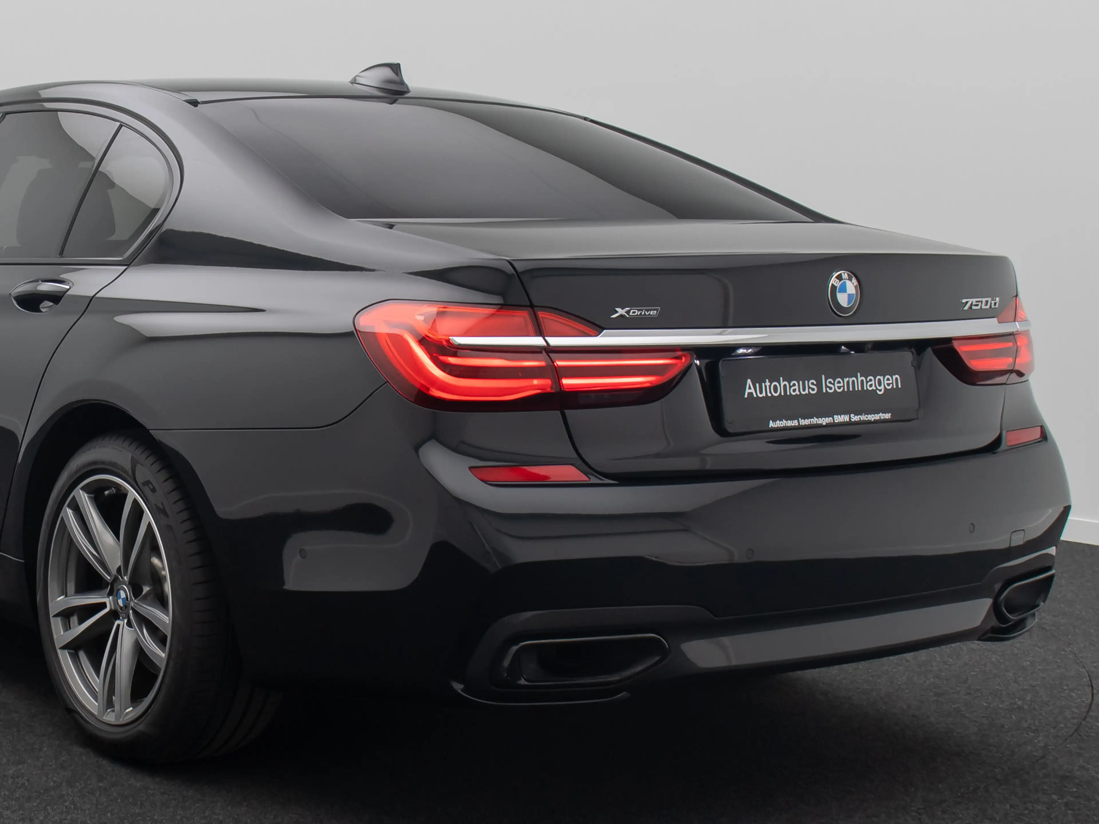 BMW 750 M Sport 360° Massage FondEnt Laser Voll — photo 15