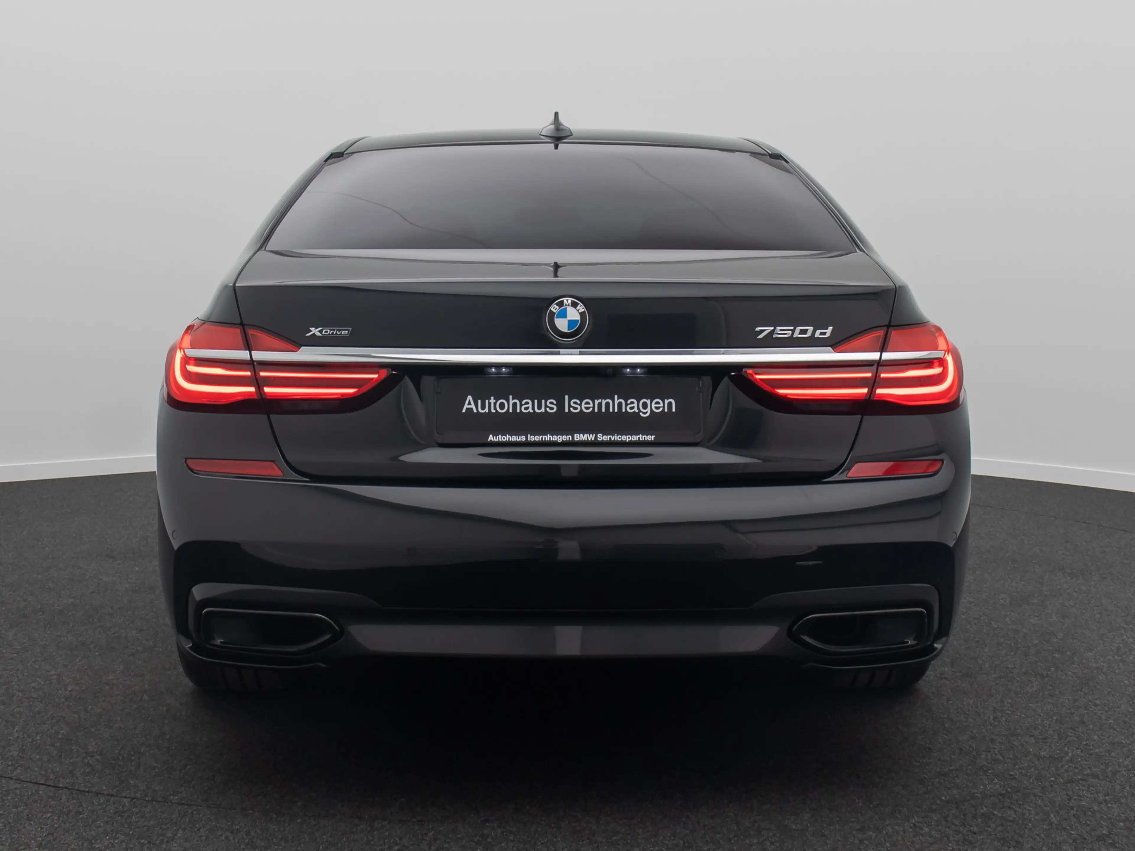 BMW 750 M Sport 360° Massage FondEnt Laser Voll — photo 8