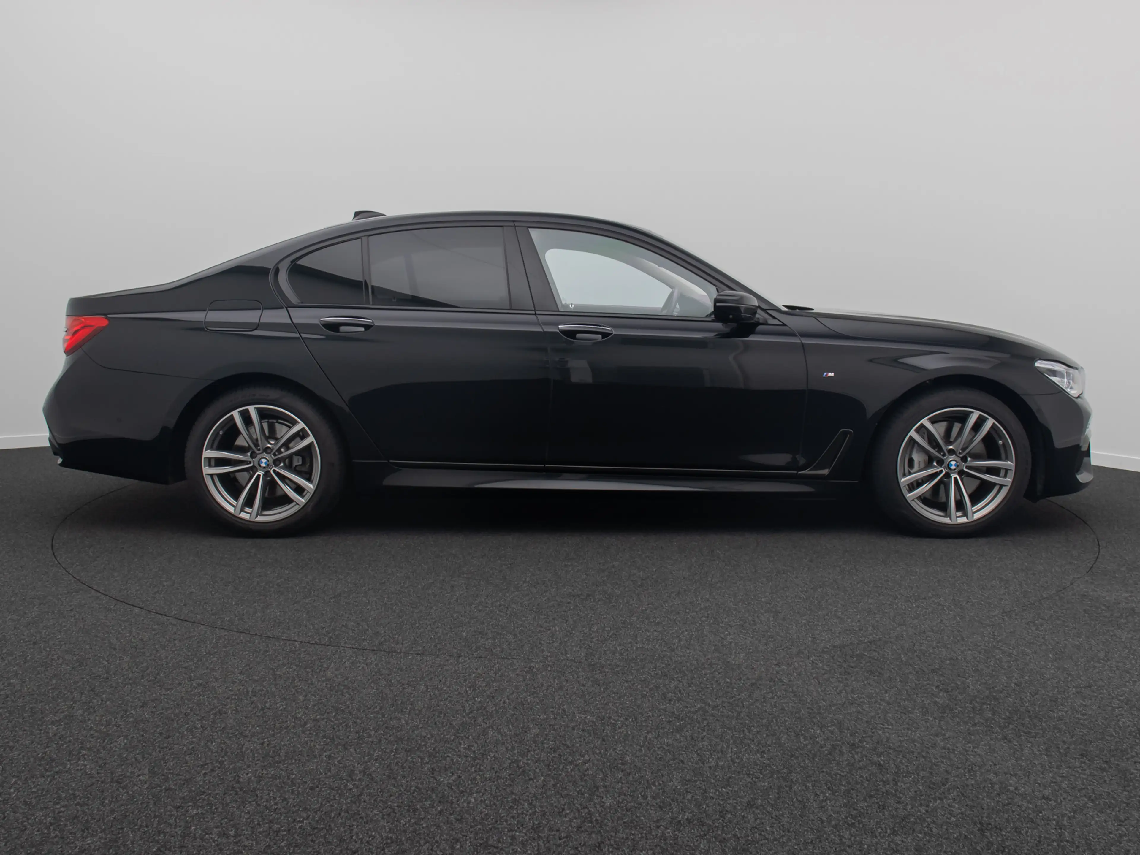 BMW 750 M Sport 360° Massage FondEnt Laser Voll — photo 5