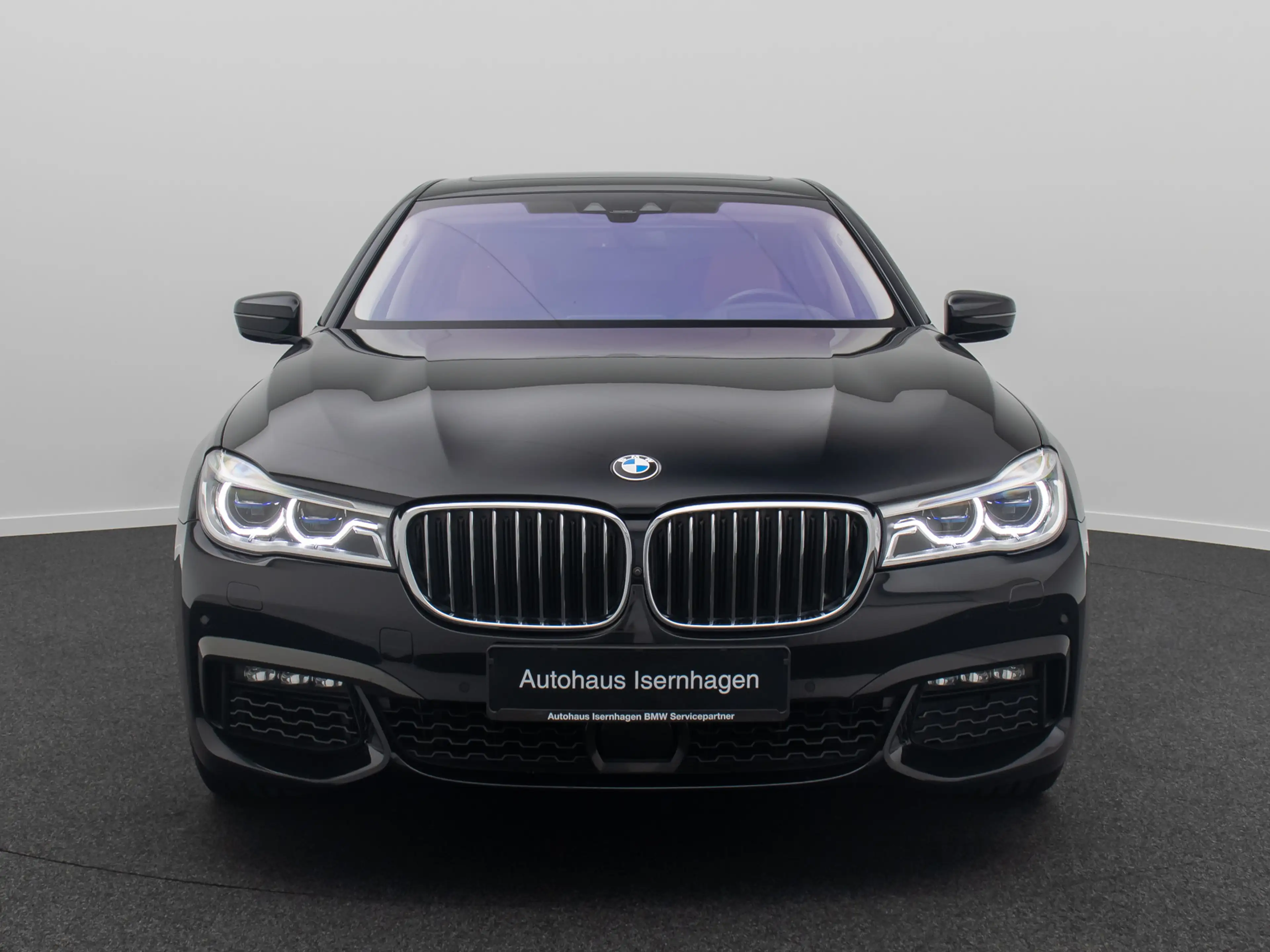 BMW 750 M Sport 360° Massage FondEnt Laser Voll — photo 2