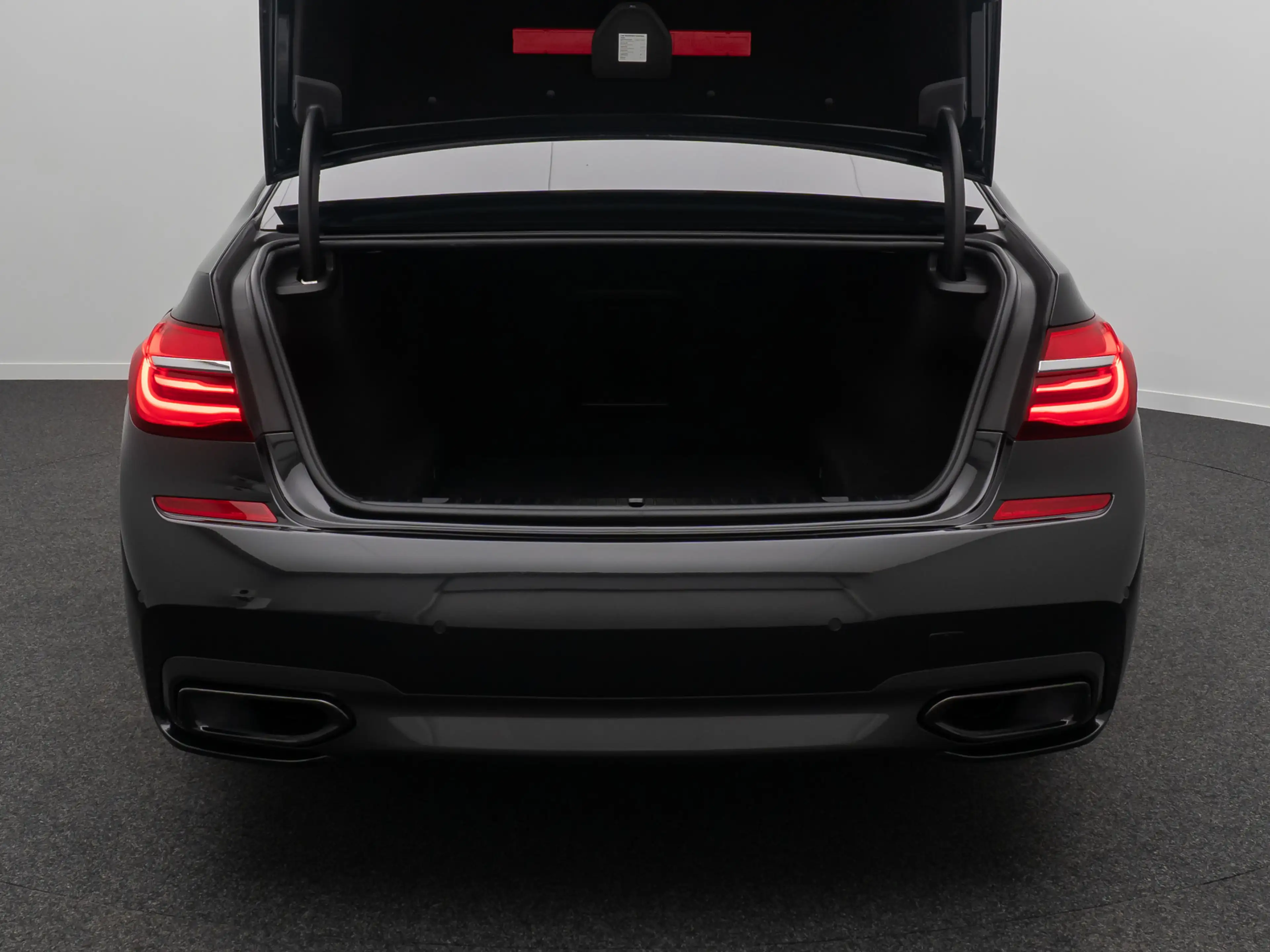 BMW 750 M Sport 360° Massage FondEnt Laser Voll — photo 13