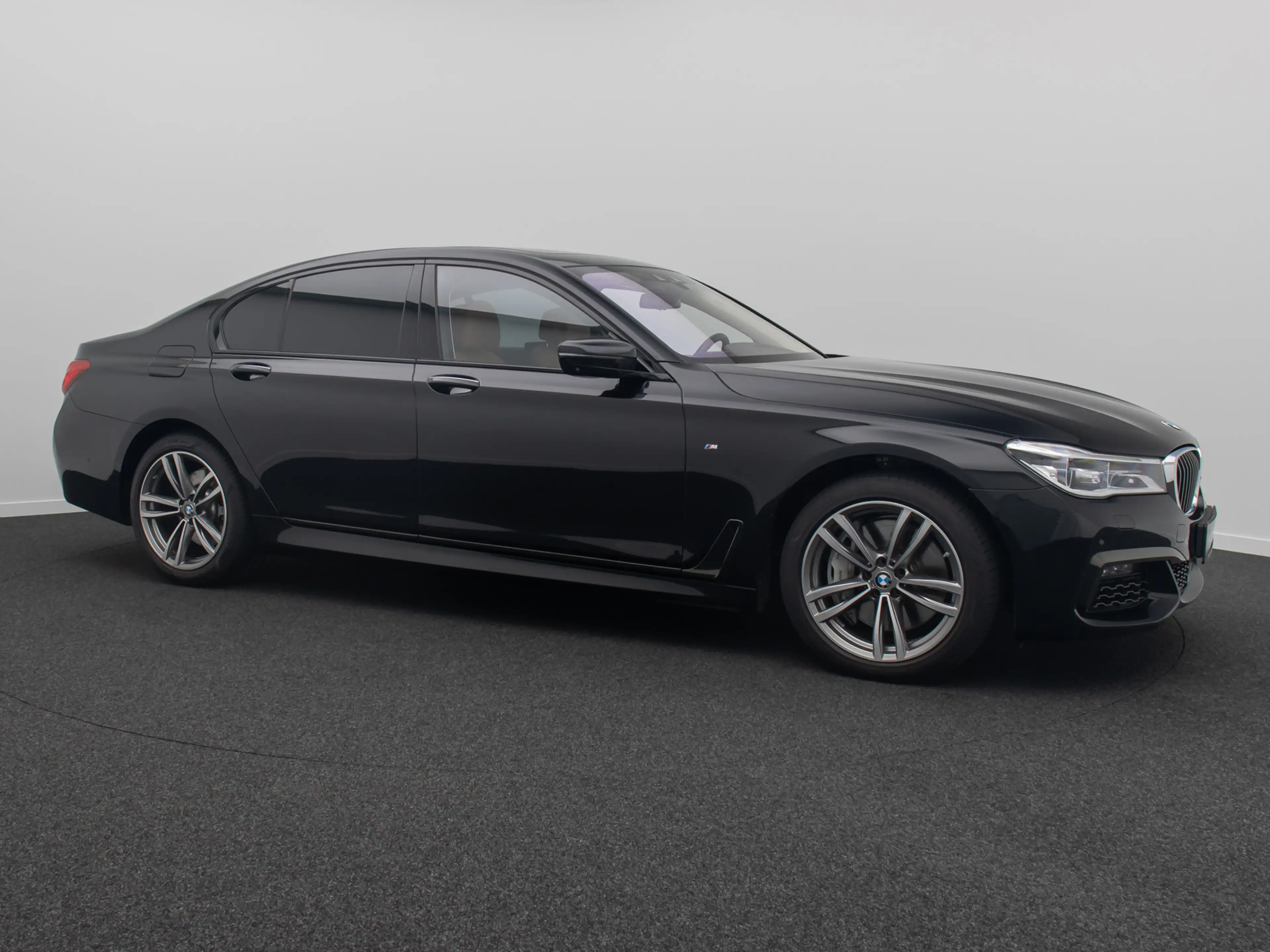 BMW 750 M Sport 360° Massage FondEnt Laser Voll — photo 4