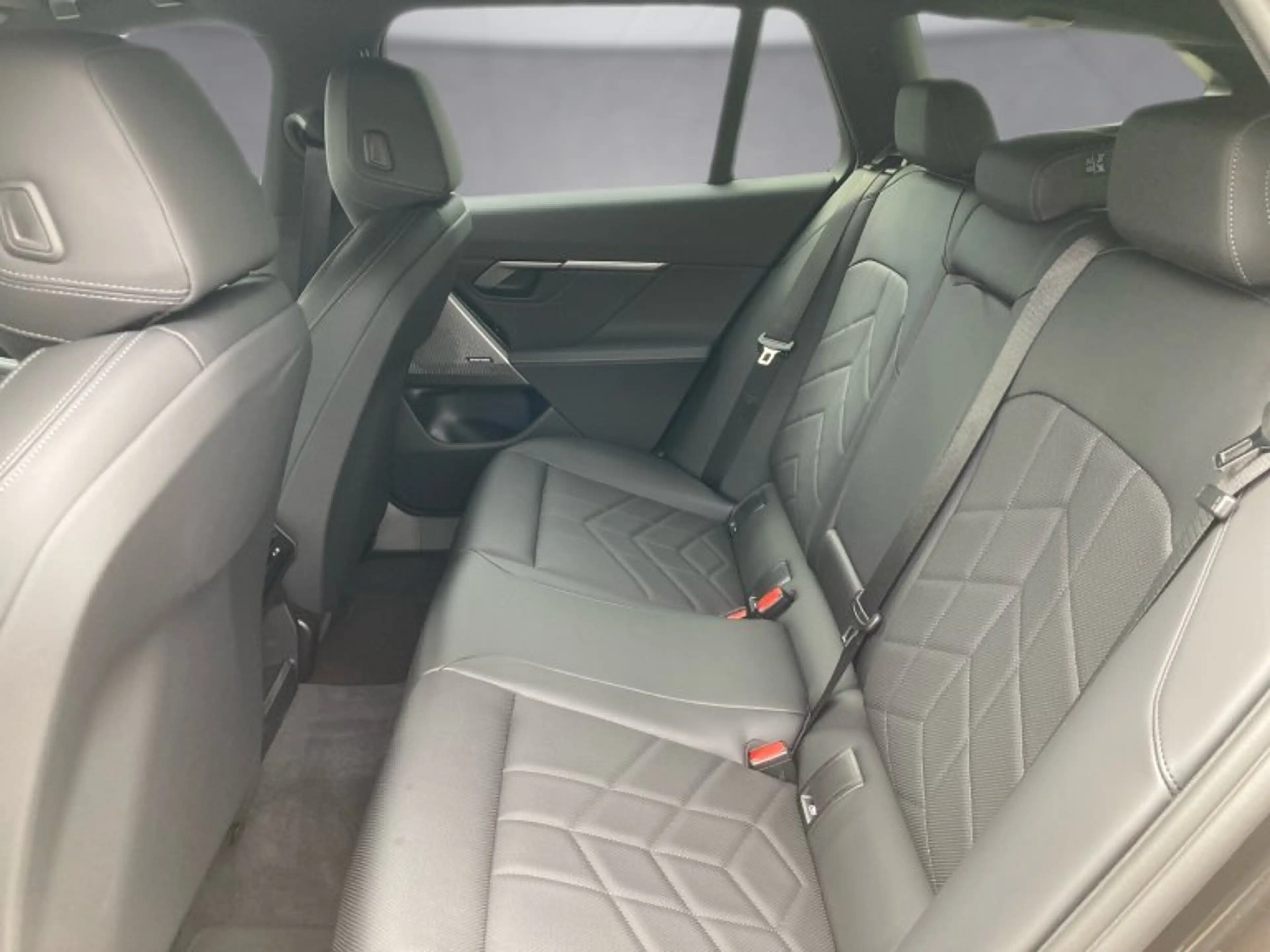 BMW 520 d xDrive Touring G61 B47 — photo 12