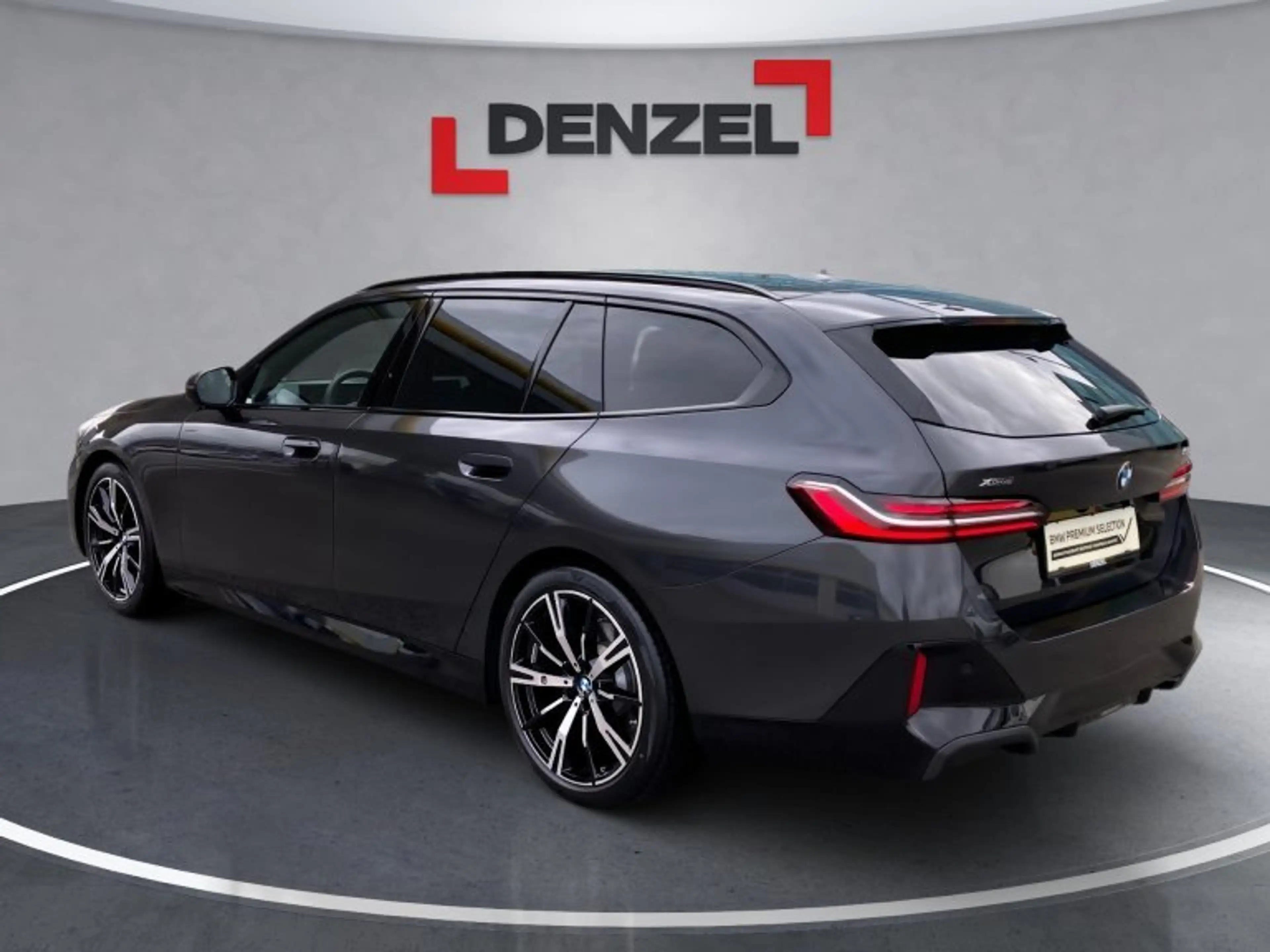 BMW 520 d xDrive Touring G61 B47 — photo 3