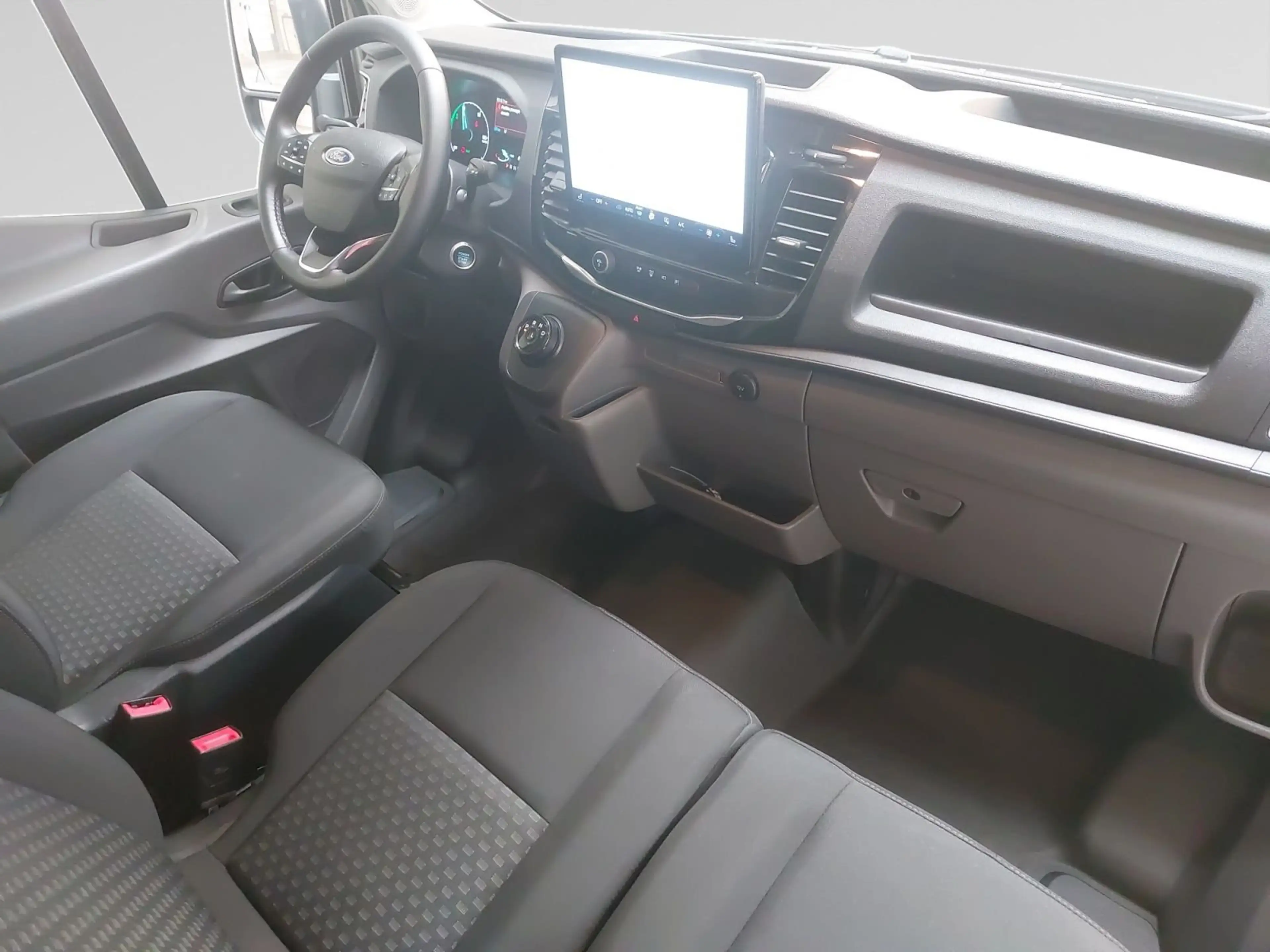 Ford Transit TREND 350L L3H2 Electric 67kWh RWD DEMO — photo 6