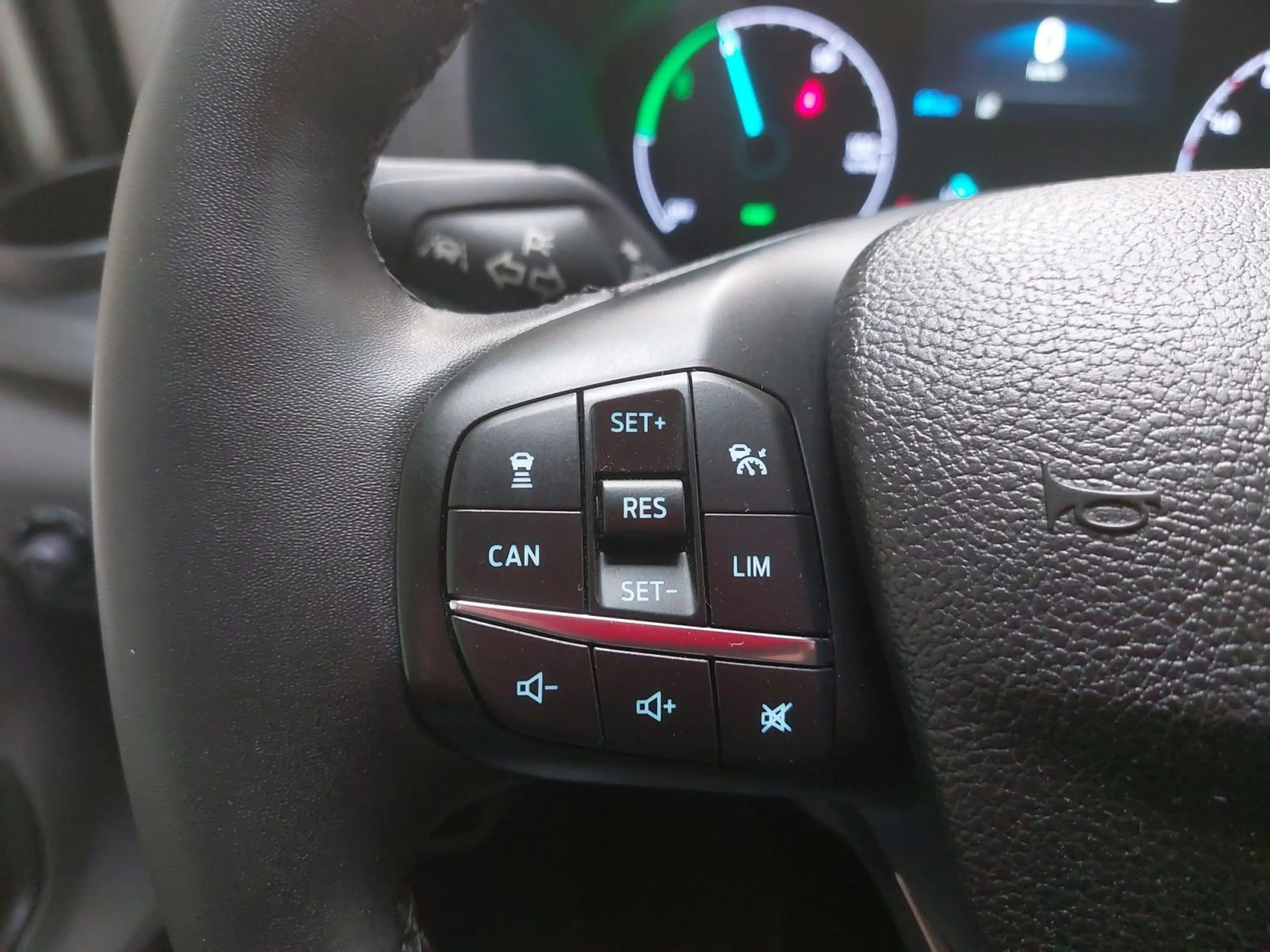 Ford Transit TREND 350L L3H2 Electric 67kWh RWD DEMO — photo 9