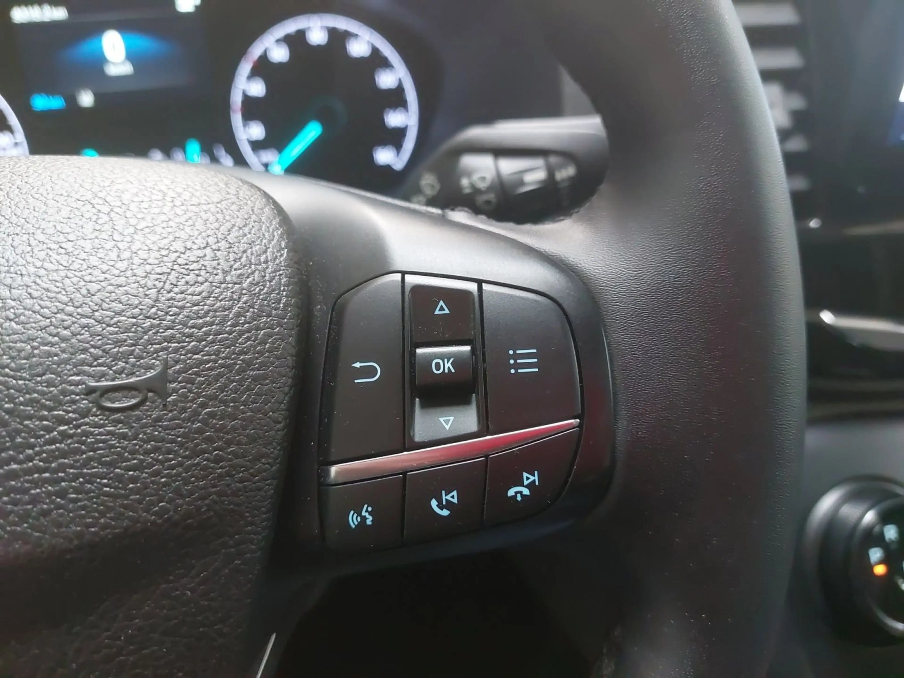 Ford Transit TREND 350L L3H2 Electric 67kWh RWD DEMO — photo 10