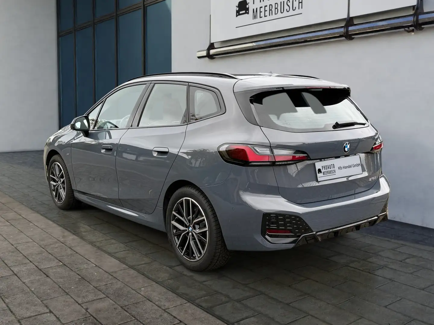 BMW 218 i Active Tourer M Sport AHK/ACC/ADAPTLED/HUD Grau - 2