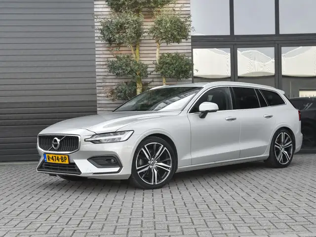 Volvo V60 2.0 D4 Momentum Clima 19 inch velgen Camra elektri