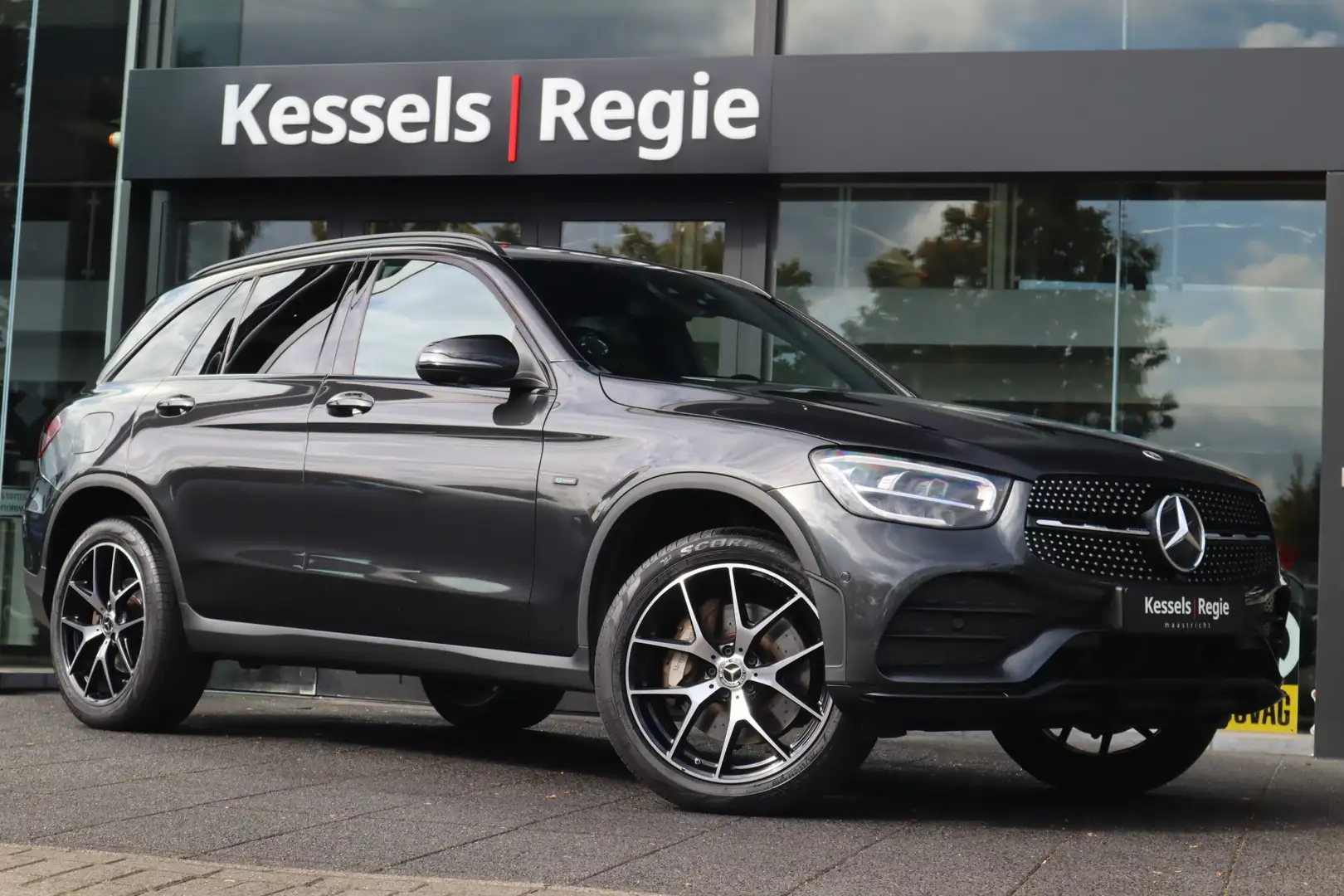 Mercedes-Benz GLC 300 300e 4MATIC AMG Night Sfeerverlichting 20" Virtual Gris - 1