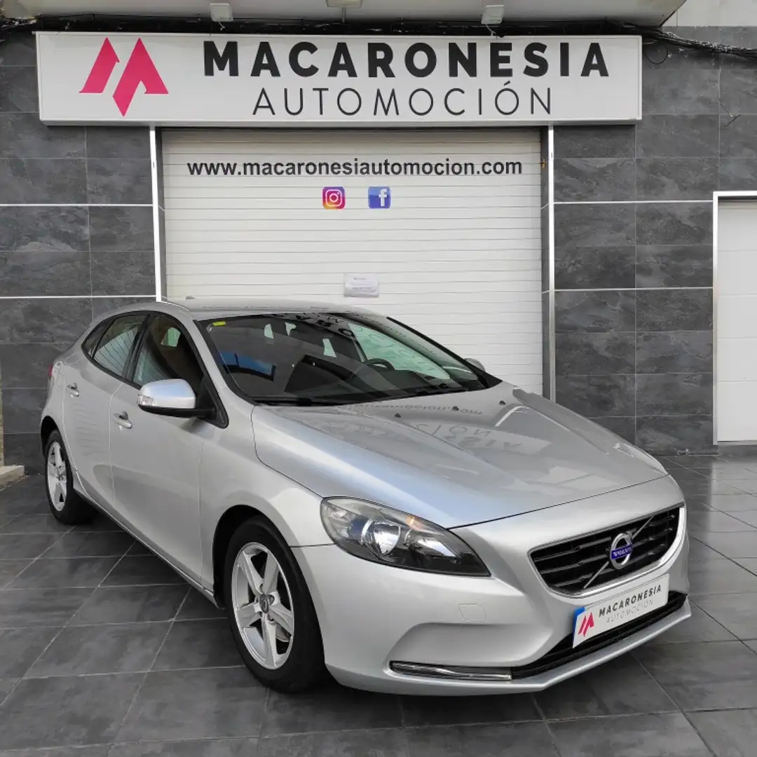 Volvo V40 D2 Kinetic Aut. 115 Gris - 1
