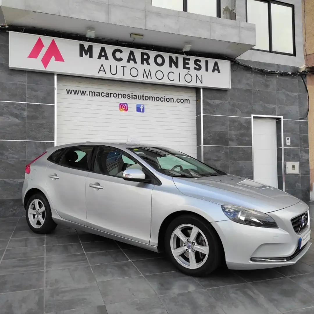 Volvo V40 D2 Kinetic Aut. 115 Gris - 2