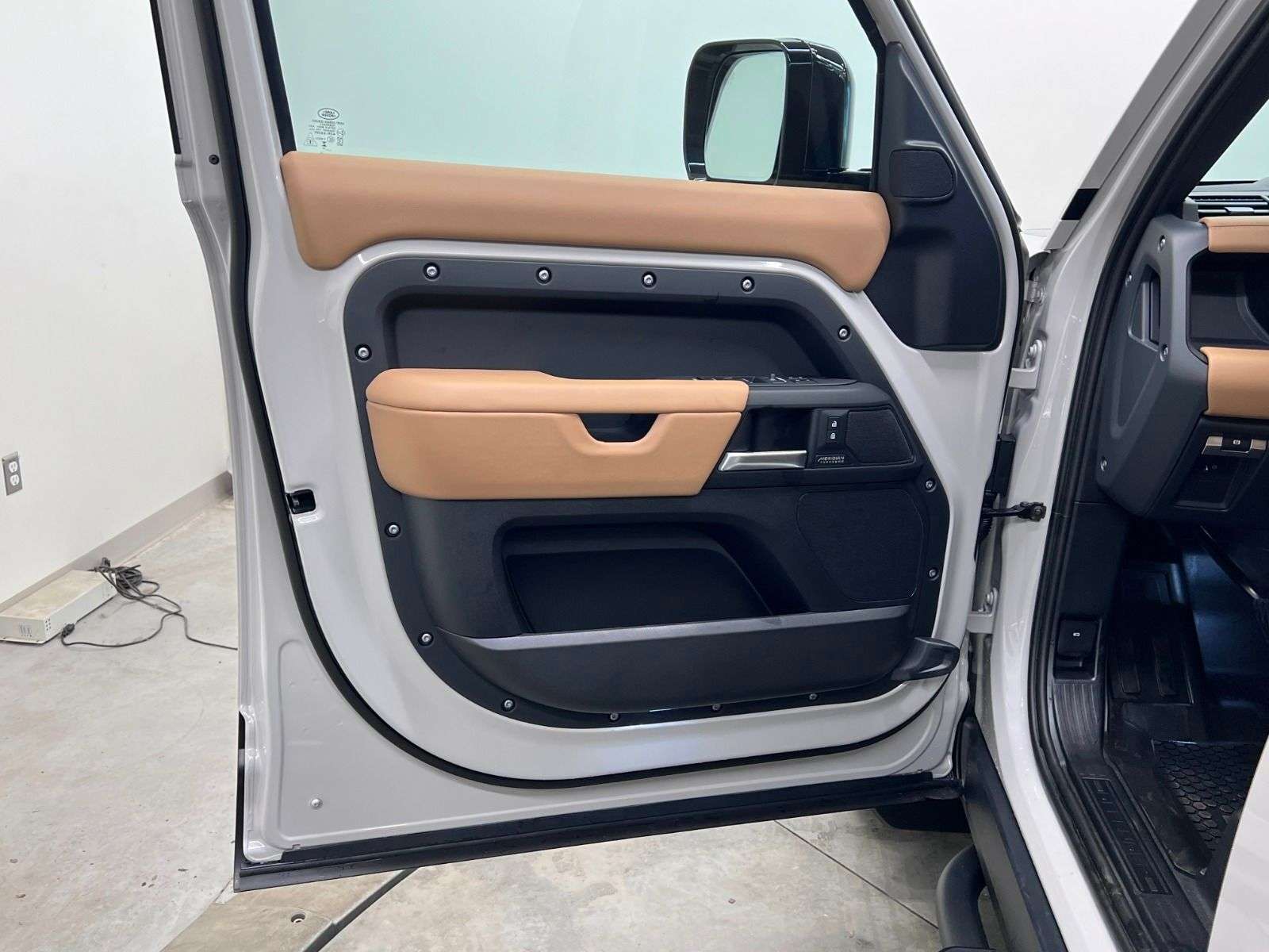 2026 Land Rover Defender 110 P400 X-DYNAMIC SE thumb 31
