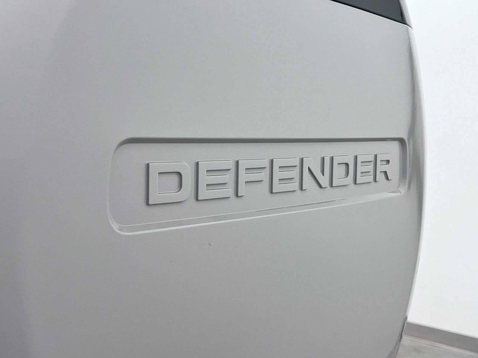 2026 Land Rover Defender 110 P400 X-DYNAMIC SE thumb 12