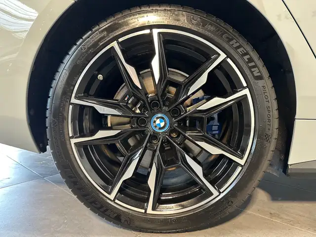 BMW I4 view 3
