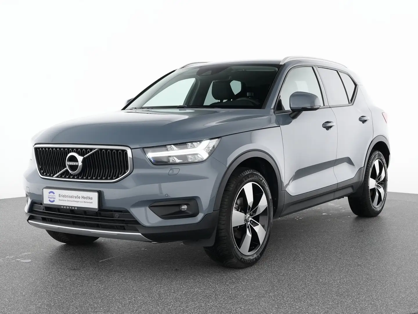 Volvo XC40 Momentum Pro T2 19"+ACC+RFK+WINTER-PAKET Szary - 1