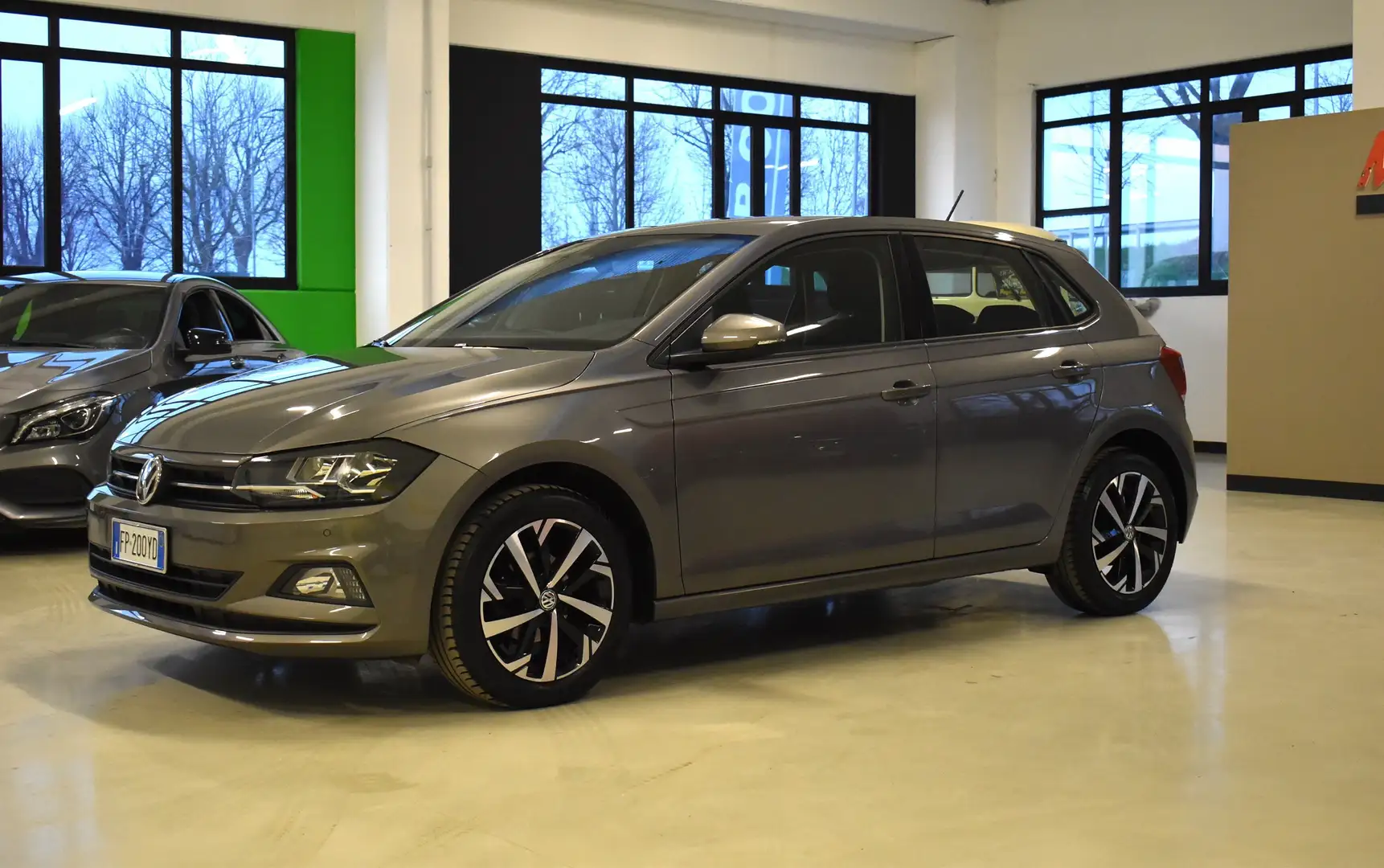 Volkswagen Polo Polo 5p 1.0 mpi Comfortline 65cv NEOPAT. Grigio - 1