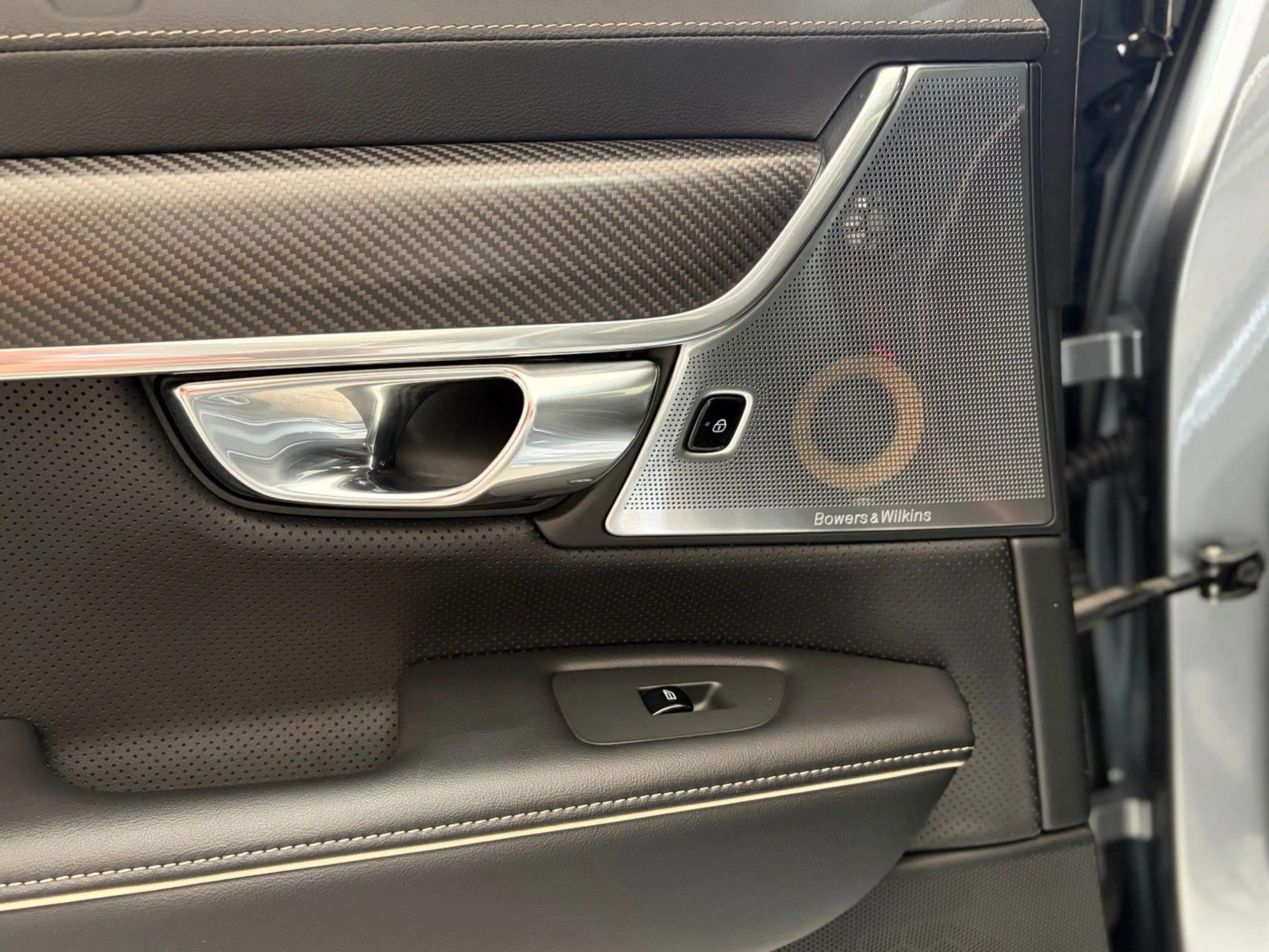 Volvo S90 *R Design*B&W*HeadUp*AHK*StHz*Pano*Carbon*ACC — photo 20