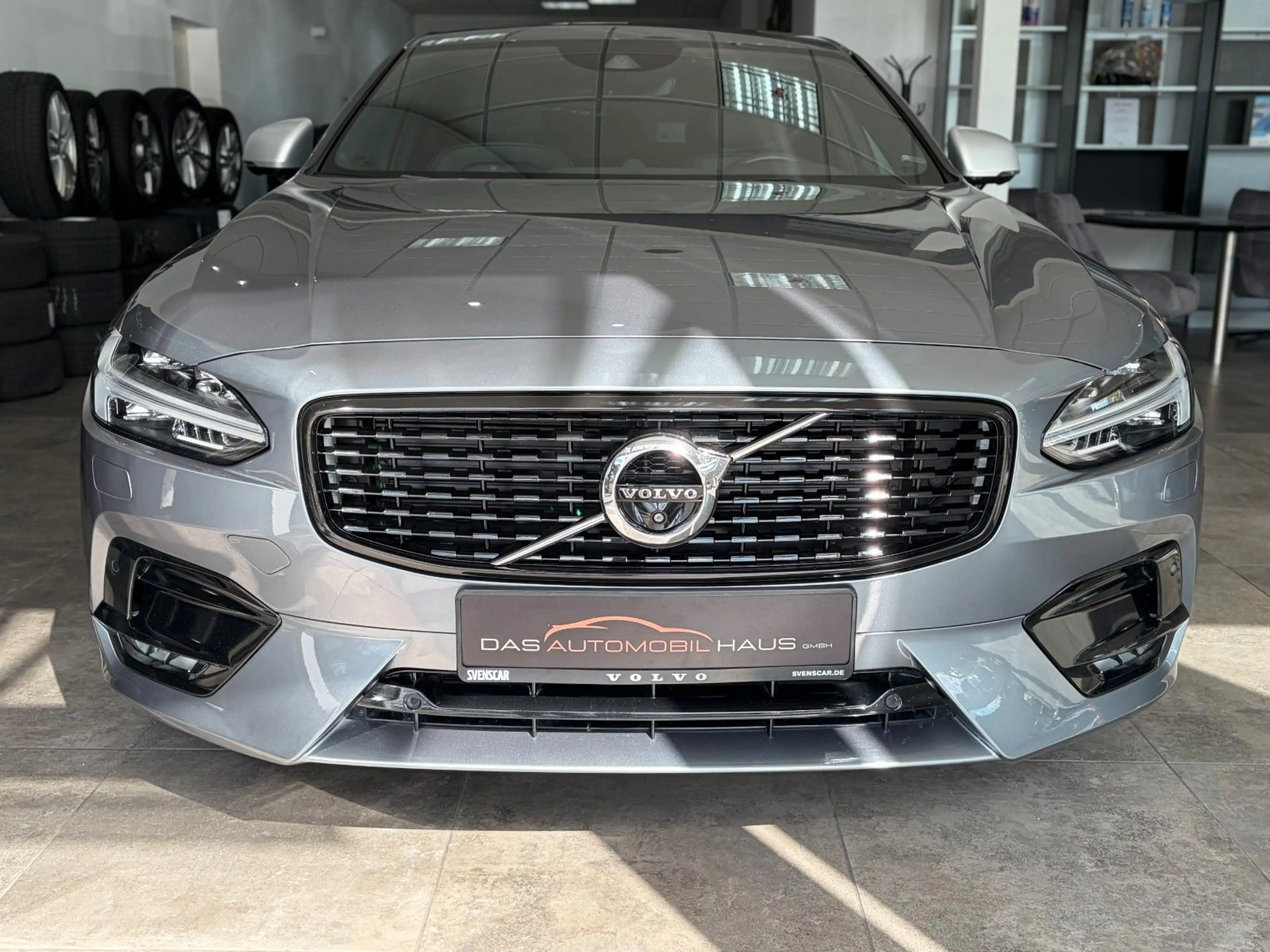 Volvo S90 *R Design*B&W*HeadUp*AHK*StHz*Pano*Carbon*ACC — photo 4