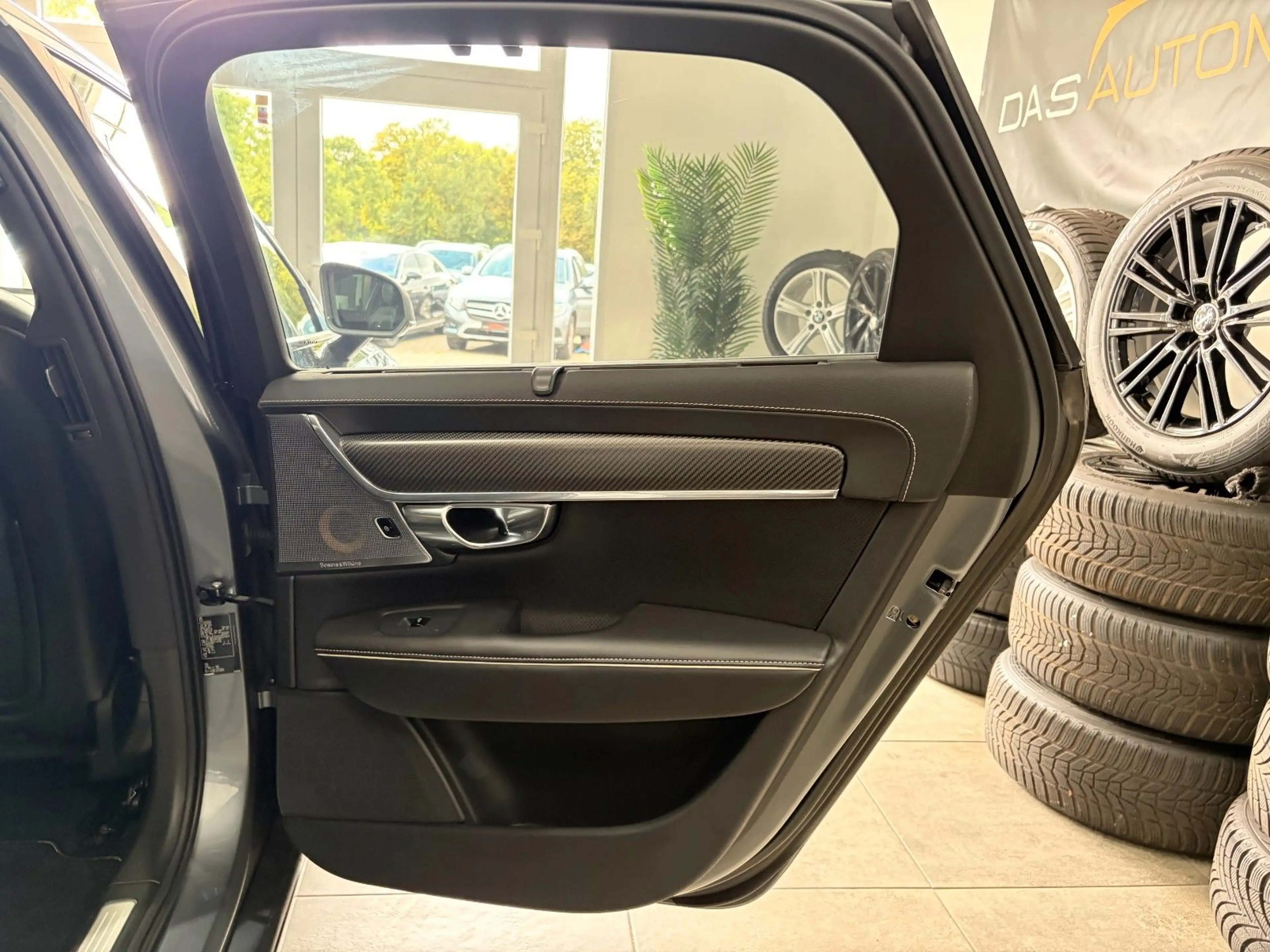 Volvo S90 *R Design*B&W*HeadUp*AHK*StHz*Pano*Carbon*ACC — photo 23