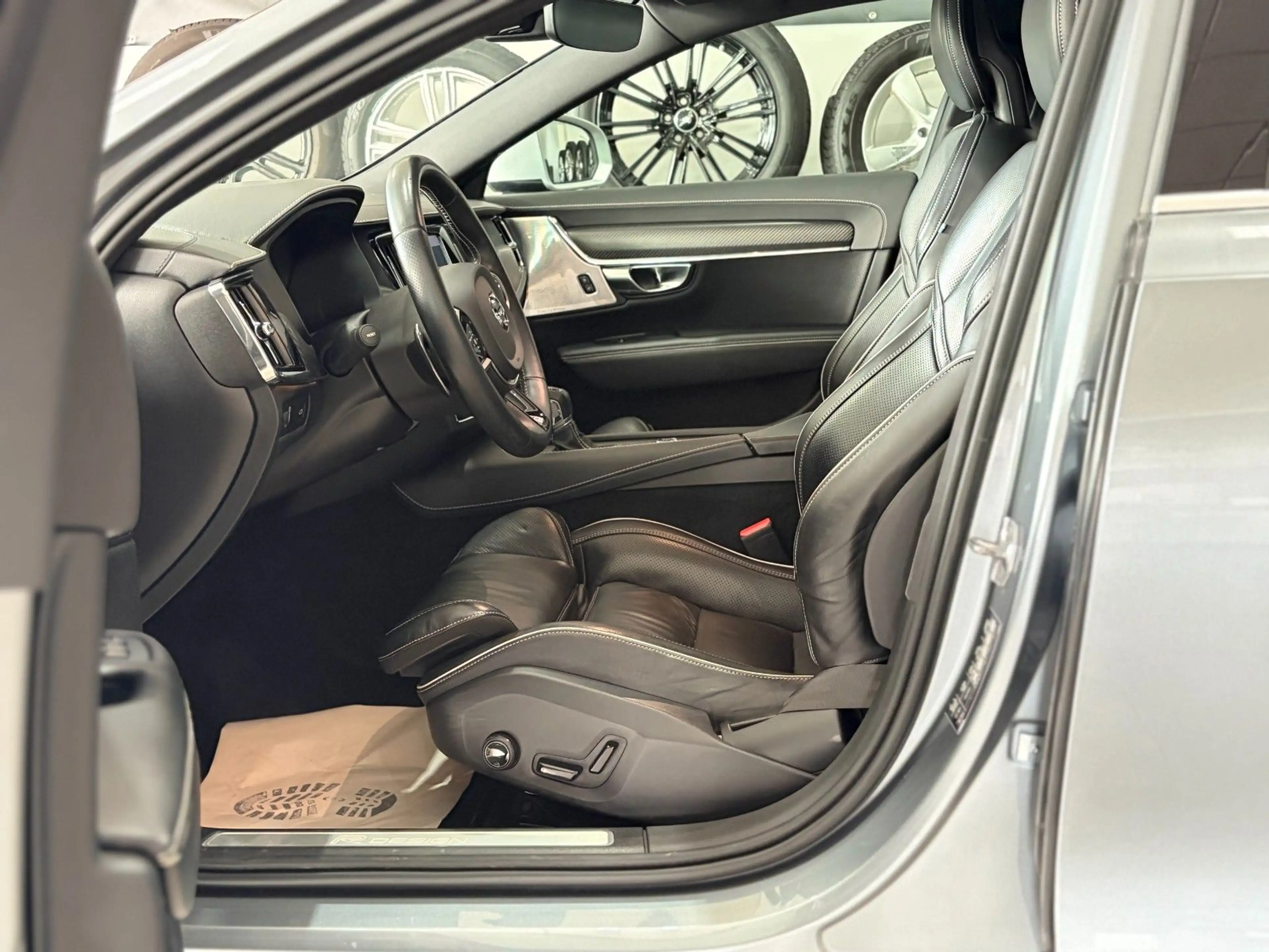 Volvo S90 *R Design*B&W*HeadUp*AHK*StHz*Pano*Carbon*ACC — photo 14